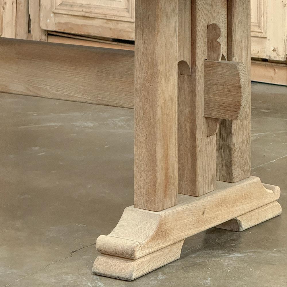 Ancienne table à tréteaux européenne rustique en chêne rayé ~ Table de salle à manger en vente 5