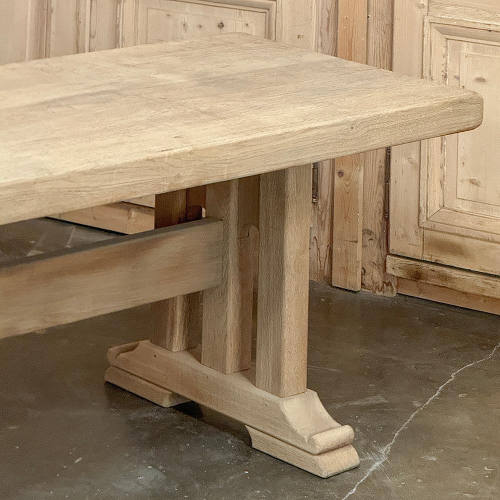 Ancienne table à tréteaux européenne rustique en chêne rayé ~ Table de salle à manger en vente 6