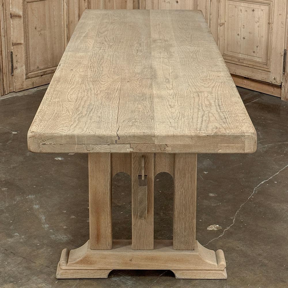 Ancienne table à tréteaux européenne rustique en chêne rayé ~ Table de salle à manger en vente 7