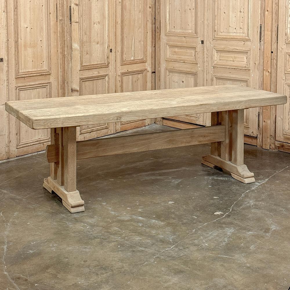 Ancienne table à tréteaux européenne rustique en chêne rayé ~ Table de salle à manger en vente 8