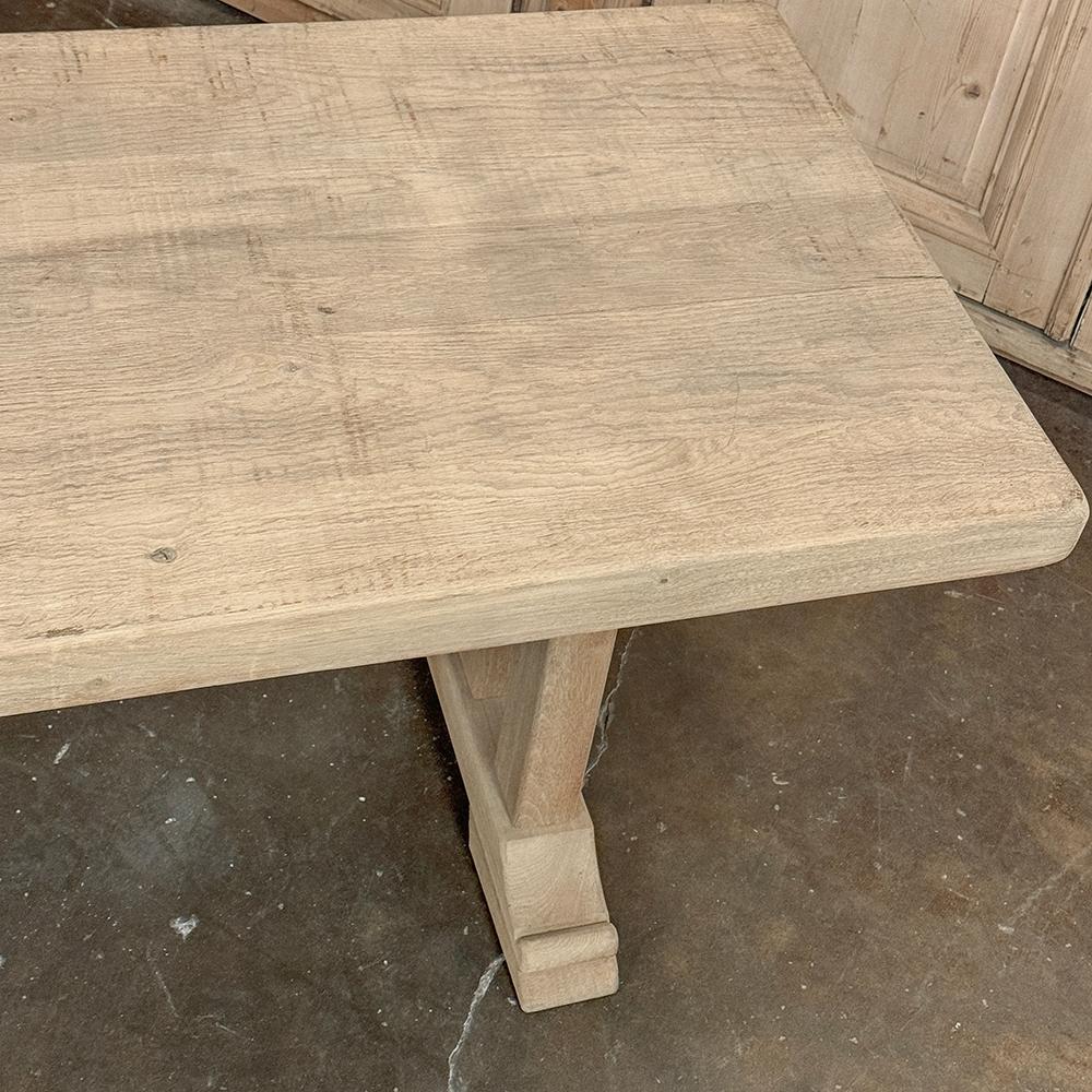 Ancienne table à tréteaux européenne rustique en chêne rayé ~ Table de salle à manger en vente 11