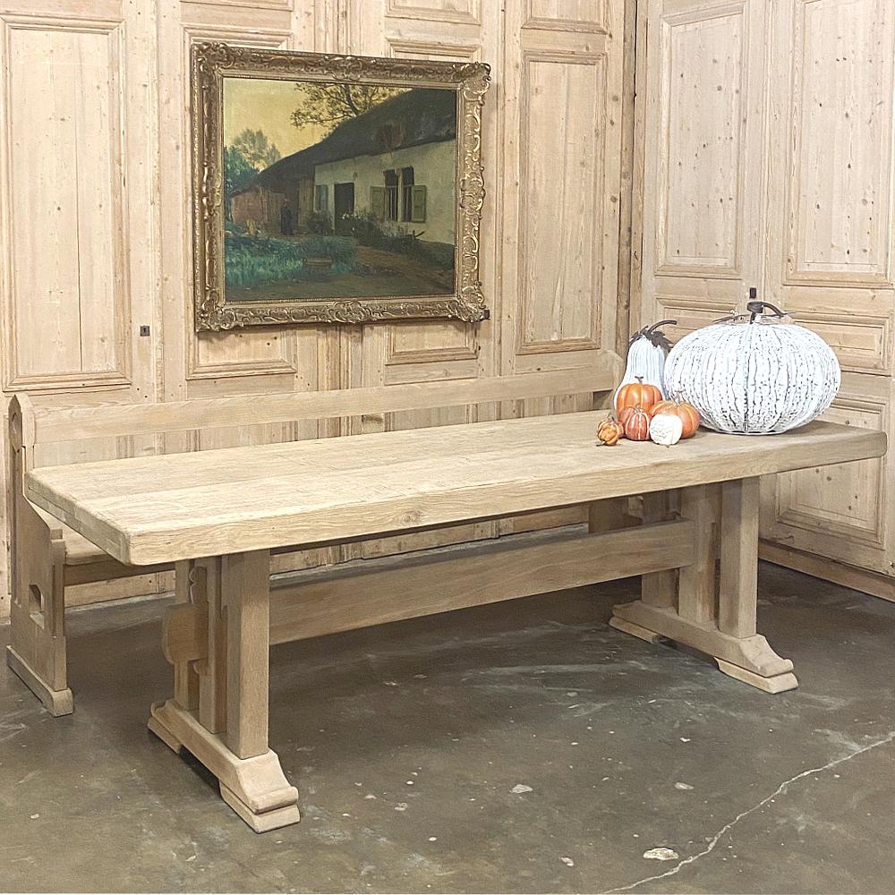 Rustique Ancienne table à tréteaux européenne rustique en chêne rayé ~ Table de salle à manger en vente