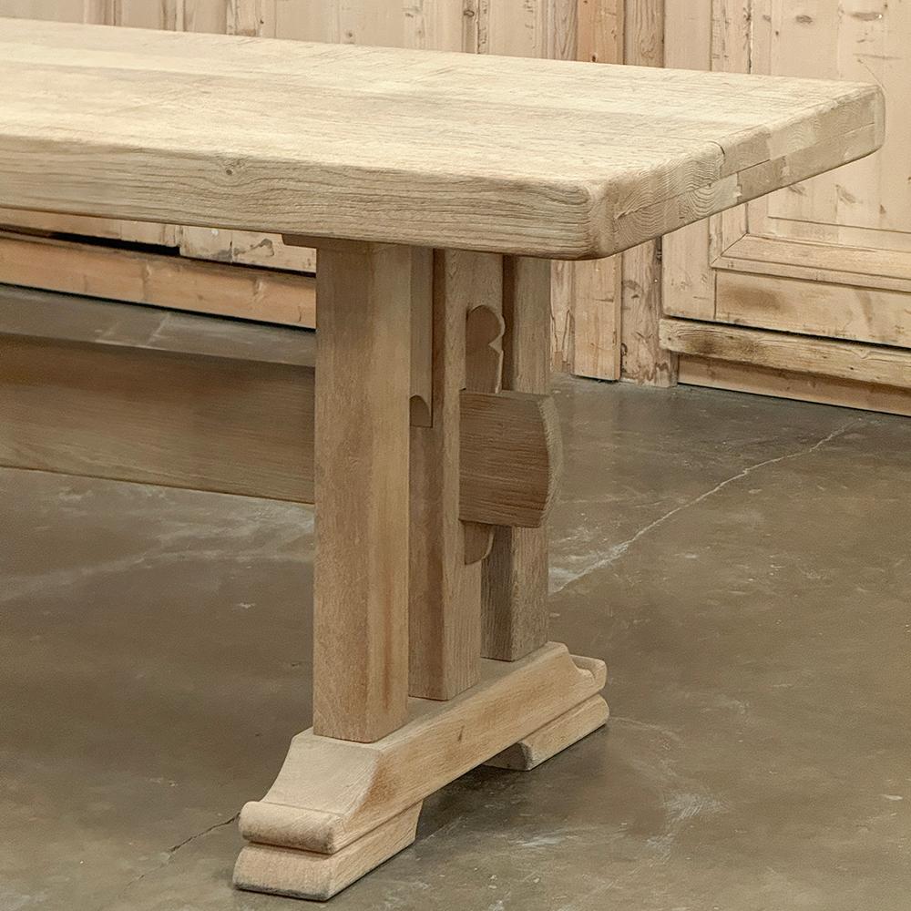 Chêne Ancienne table à tréteaux européenne rustique en chêne rayé ~ Table de salle à manger en vente