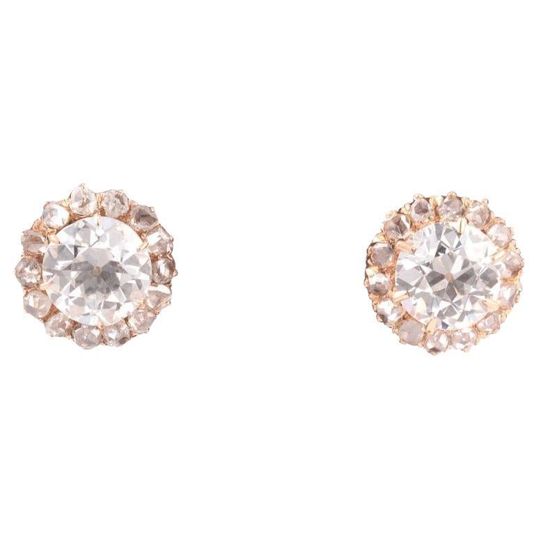 18k rose gold set with old mine-cut diamonds with an approximate total weight of 2.60 carats, measures 11mm diameter