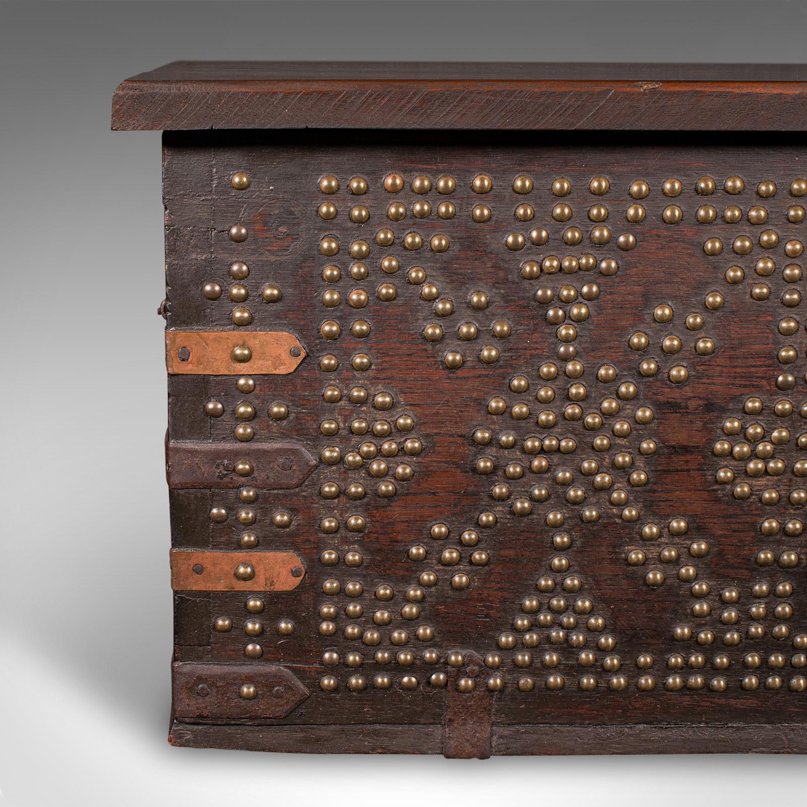 Antiguo Baúl Zanzíbar Tachonado, Africano, Baúl de Carruaje, Victoriano, Circa 1850 en venta 3