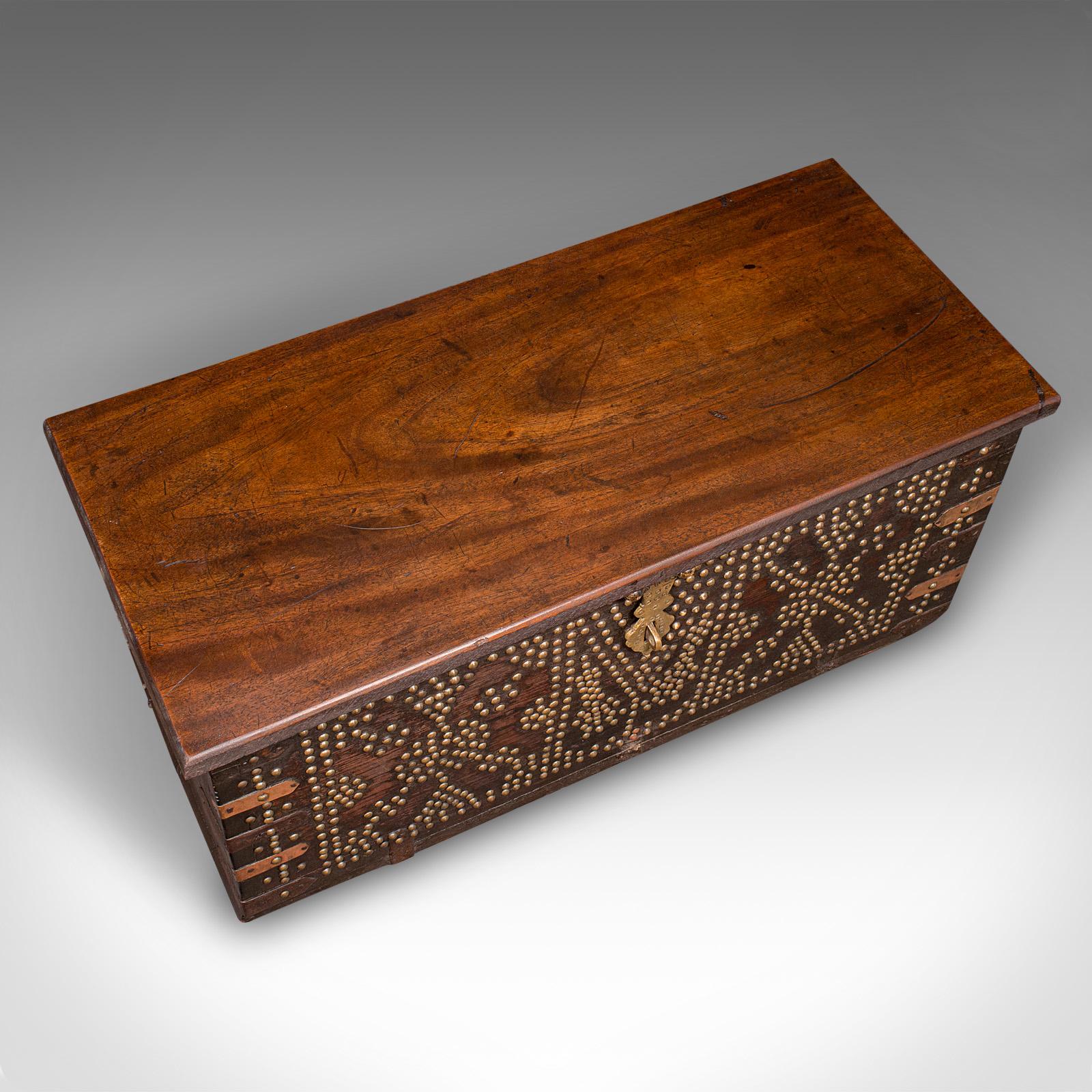 Antiguo Baúl Zanzíbar Tachonado, Africano, Baúl de Carruaje, Victoriano, Circa 1850 Latón en venta