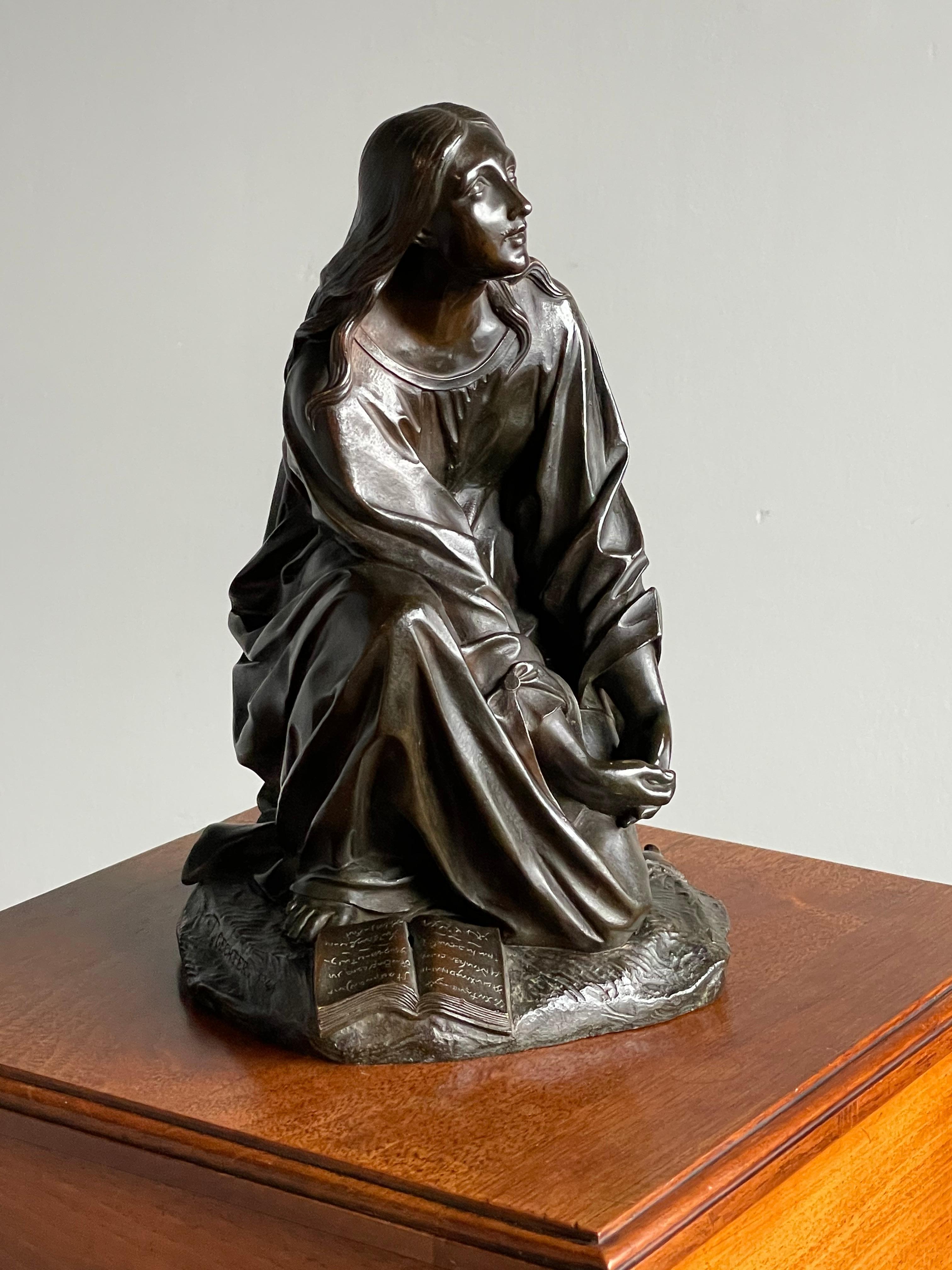 Superbe sculpture ancienne d'un ange agenouillé en bronze marquée 1841 par T. Gechter en vente 2