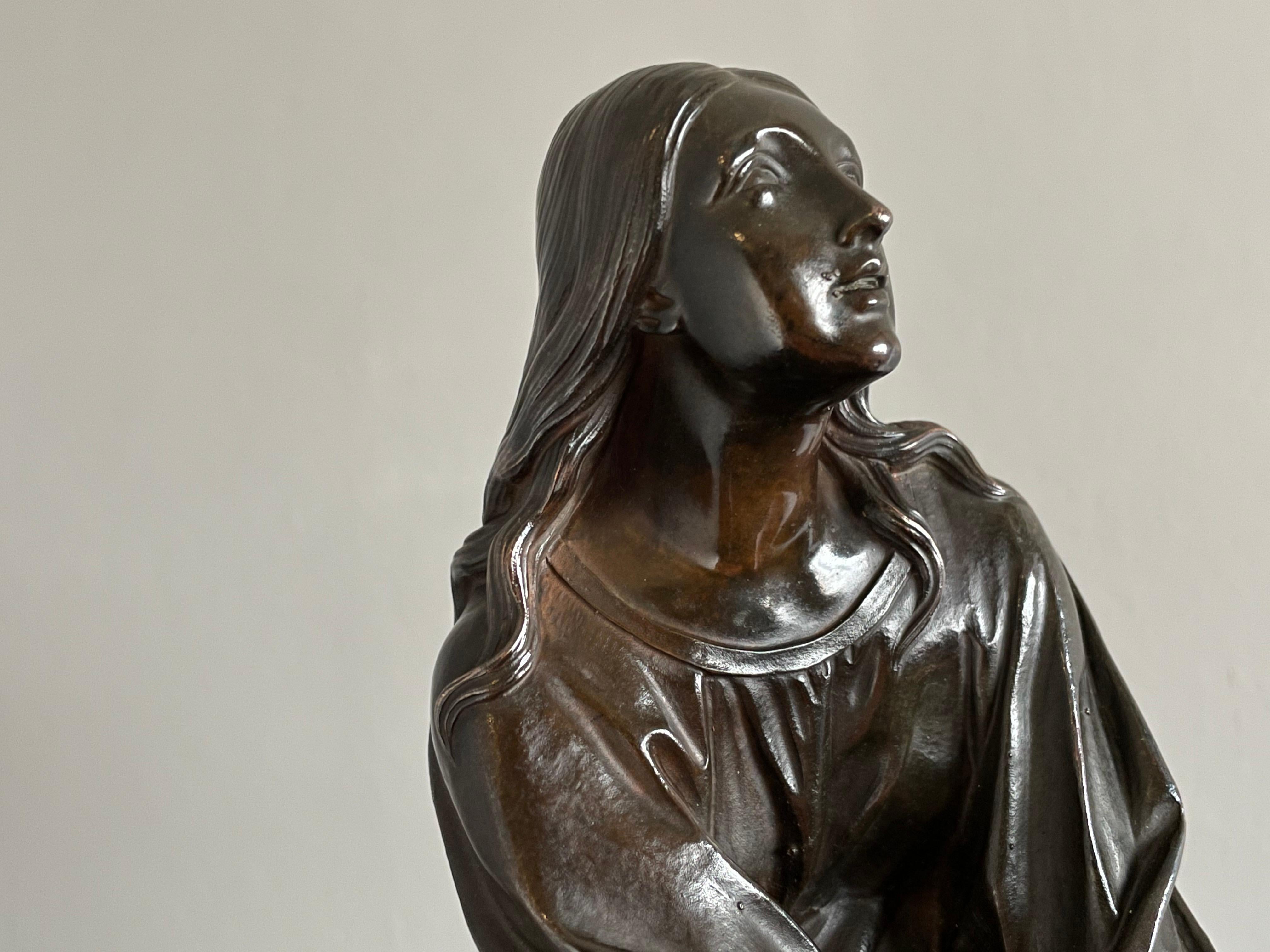 Ce bronze ancien de Jean François Théodore Gechter est de qualité musée.

Cet étonnant ange en bronze est l'œuvre de l'un des plus talentueux sculpteurs français du début du XXe siècle. Jean François Théodore Gechter (1796-1844) a créé cette pièce