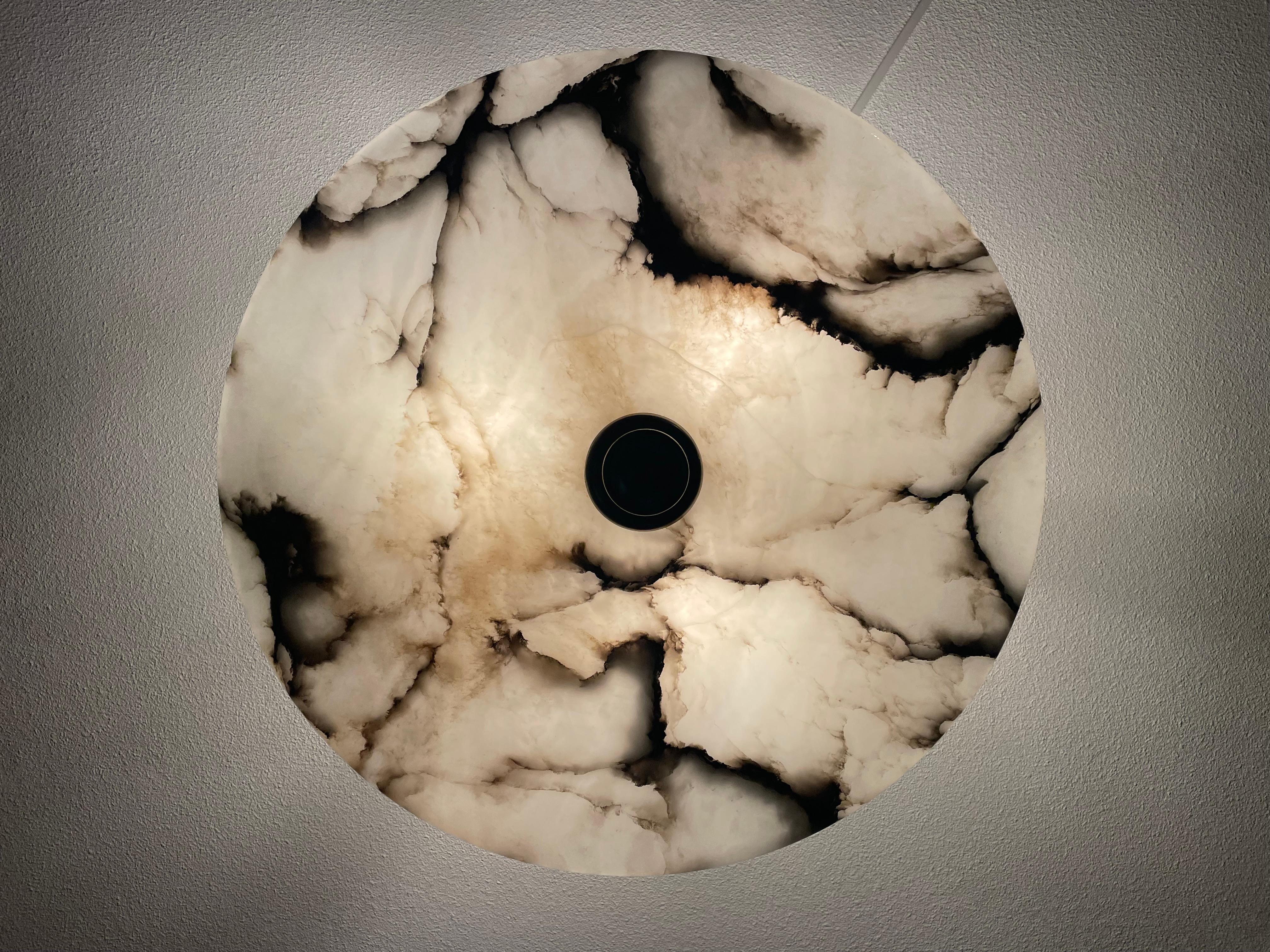 Antique Stunning & Extra Large 23.5 Ø Alabaster Dish Shade Flush Mount / Pendant In Good Condition In Lisse, NL