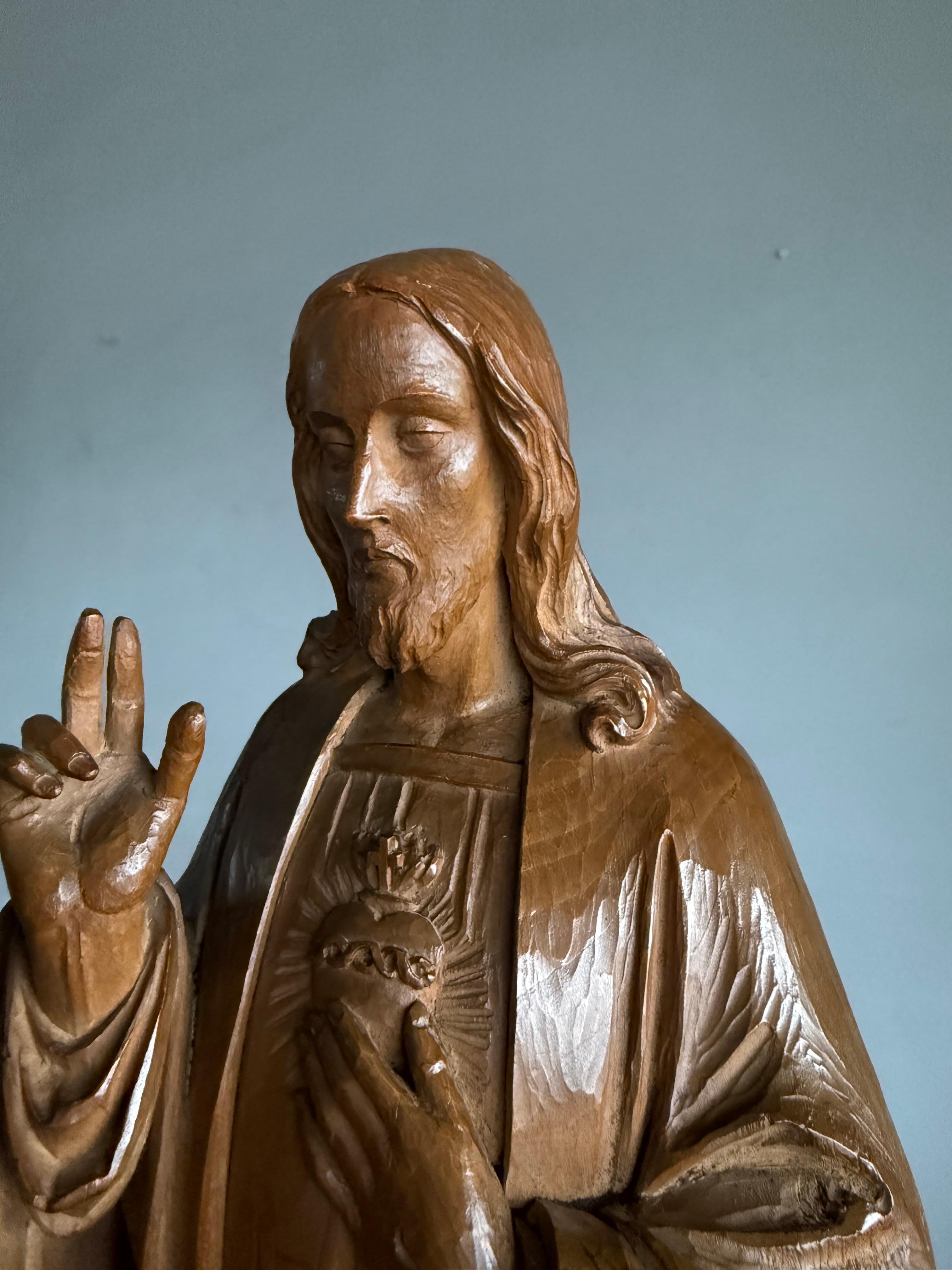 Antike und atemberaubende, handgeschnitzte Skulptur des heiligen Herzens Christi aus Holz von Geldorp im Zustand „Hervorragend“ im Angebot in Lisse, NL