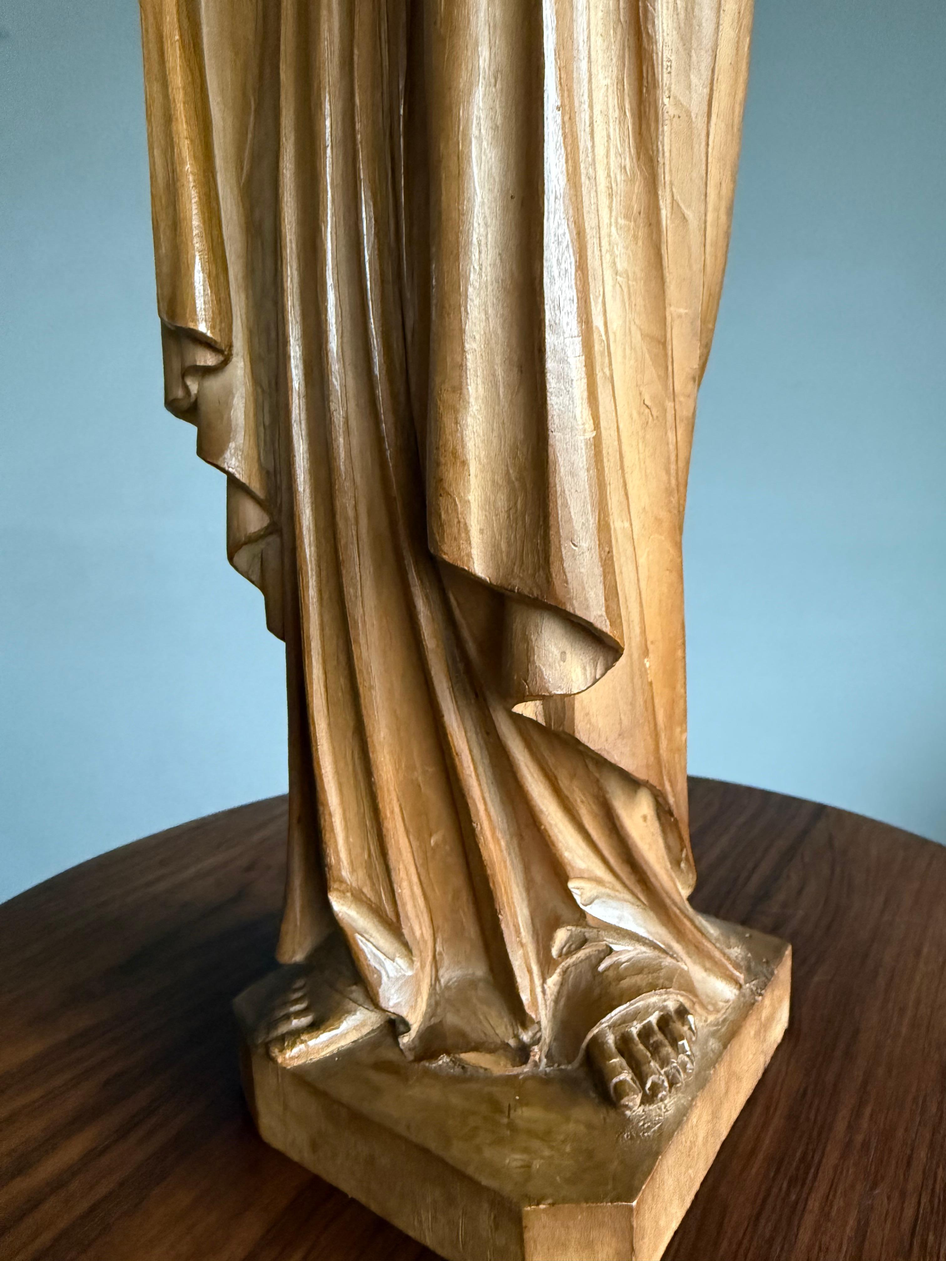 Antike und atemberaubende, handgeschnitzte Skulptur des heiligen Herzens Christi aus Holz von Geldorp (20. Jahrhundert) im Angebot
