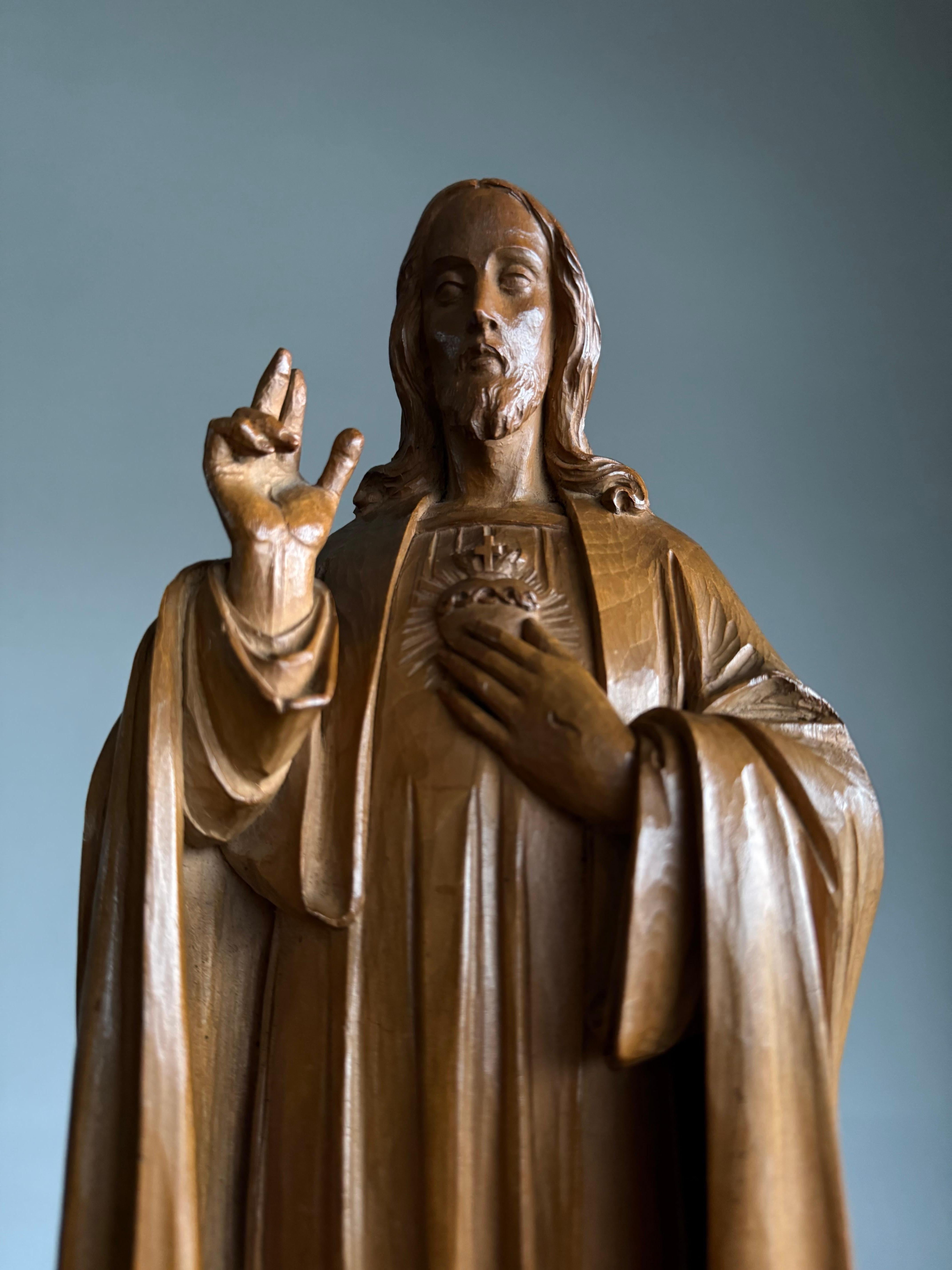 Antike und atemberaubende, handgeschnitzte Skulptur des heiligen Herzens Christi aus Holz von Geldorp im Angebot 1