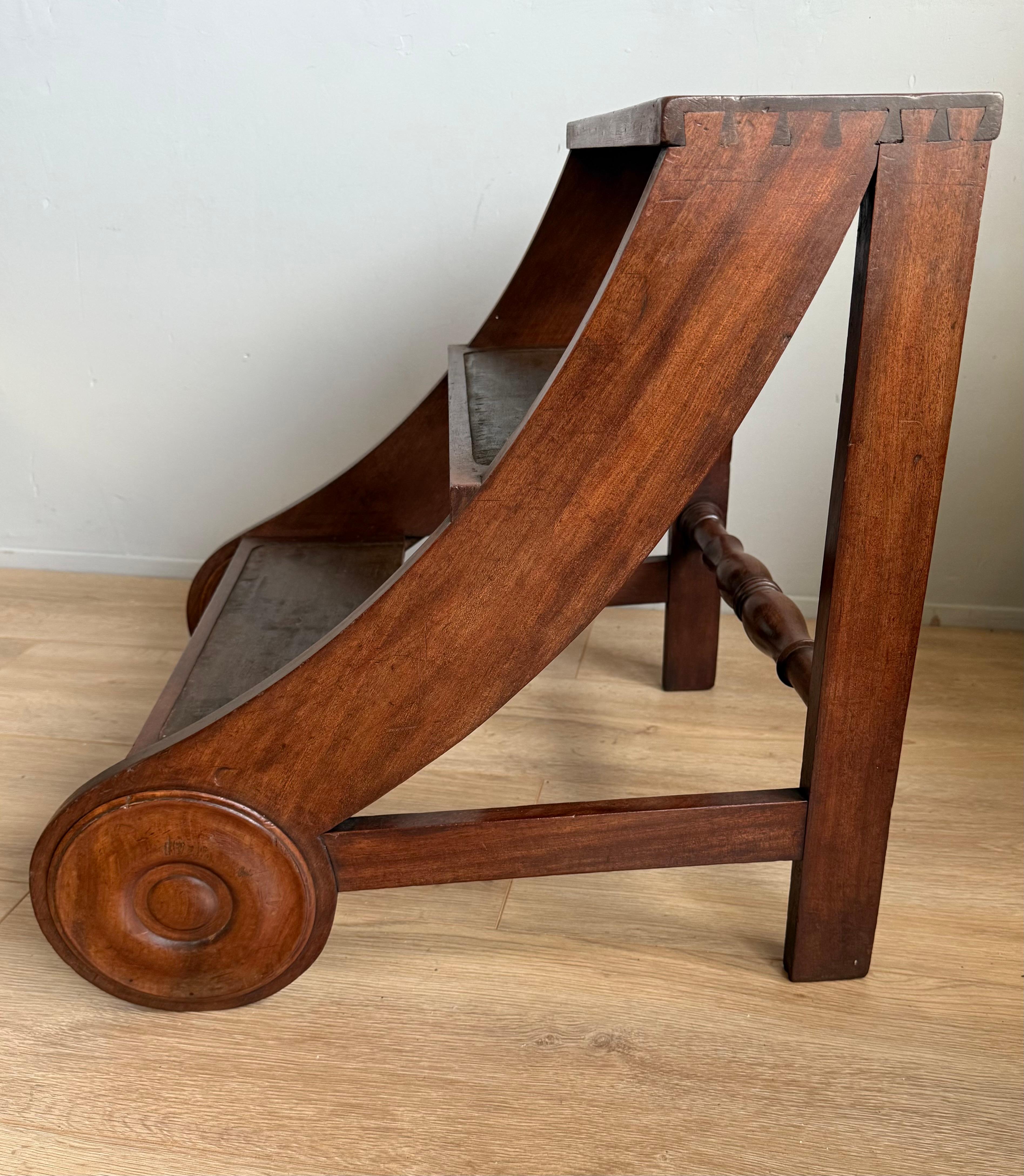 Scala per biblioteca antica e robusta in legno massiccio di teak dell'epoca tardo-vittoriana 1890 in vendita 7