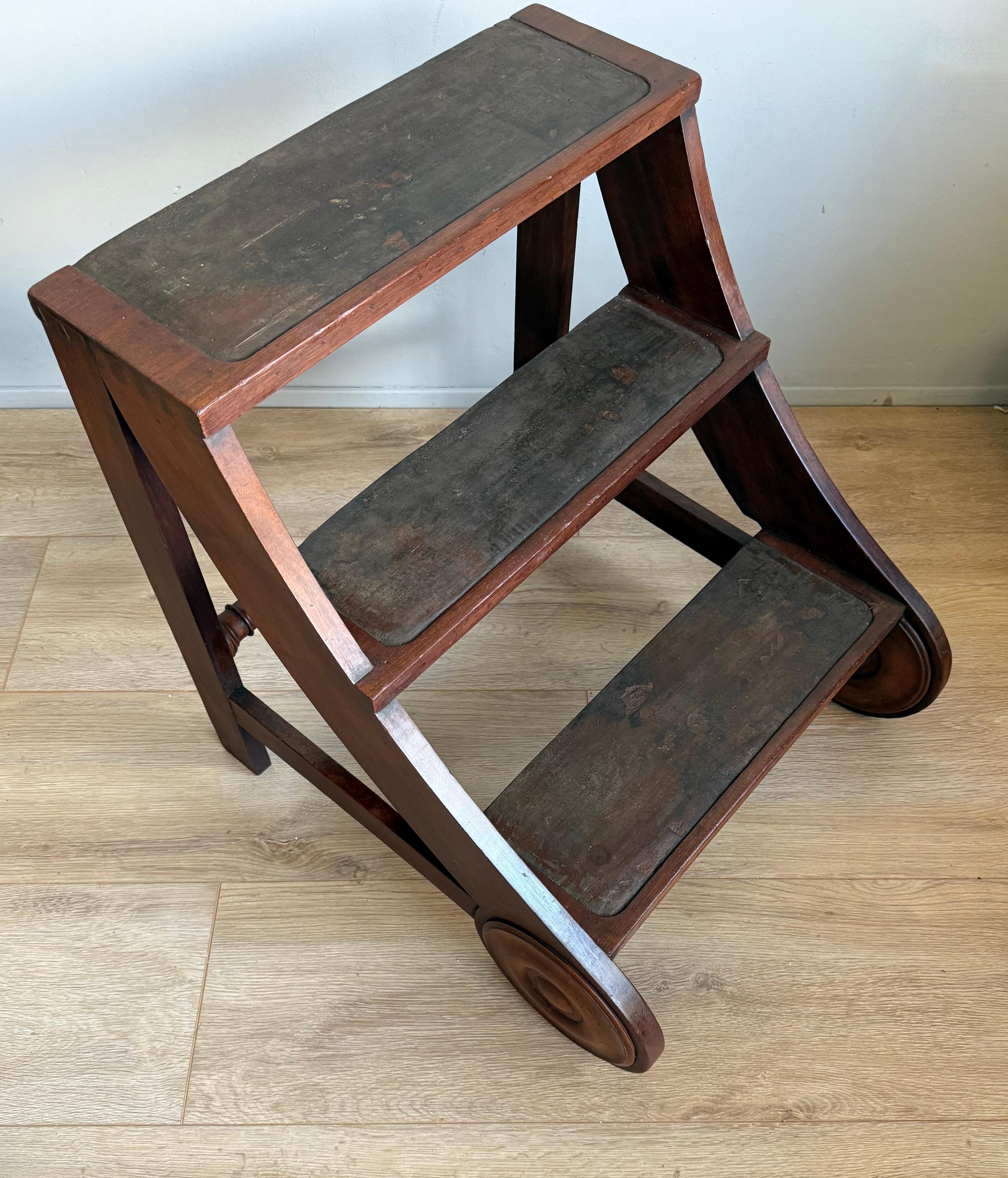 Scala per biblioteca antica e robusta in legno massiccio di teak dell'epoca tardo-vittoriana 1890 in vendita 12