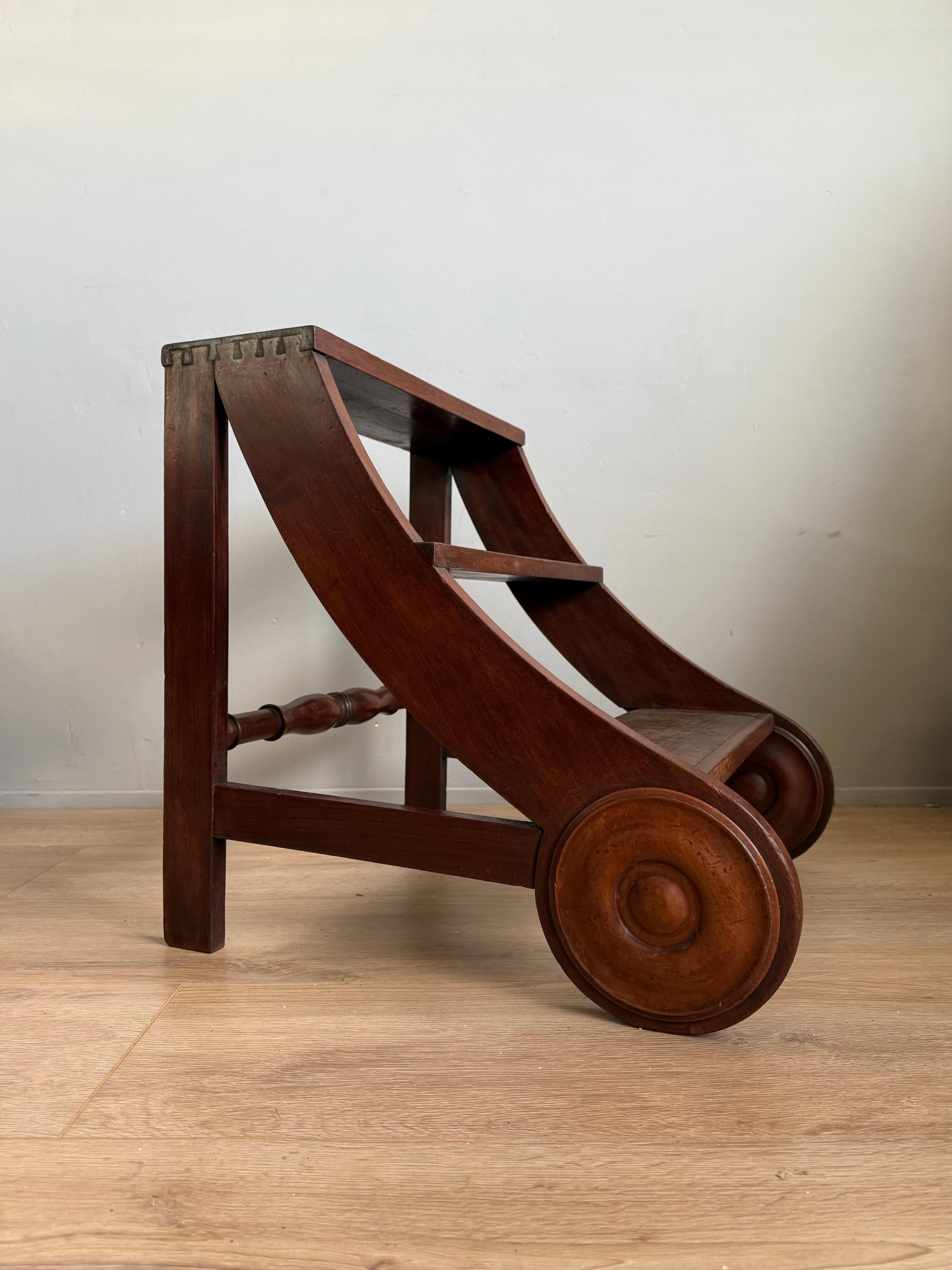Legno Scala per biblioteca antica e robusta in legno massiccio di teak dell'epoca tardo-vittoriana 1890 in vendita