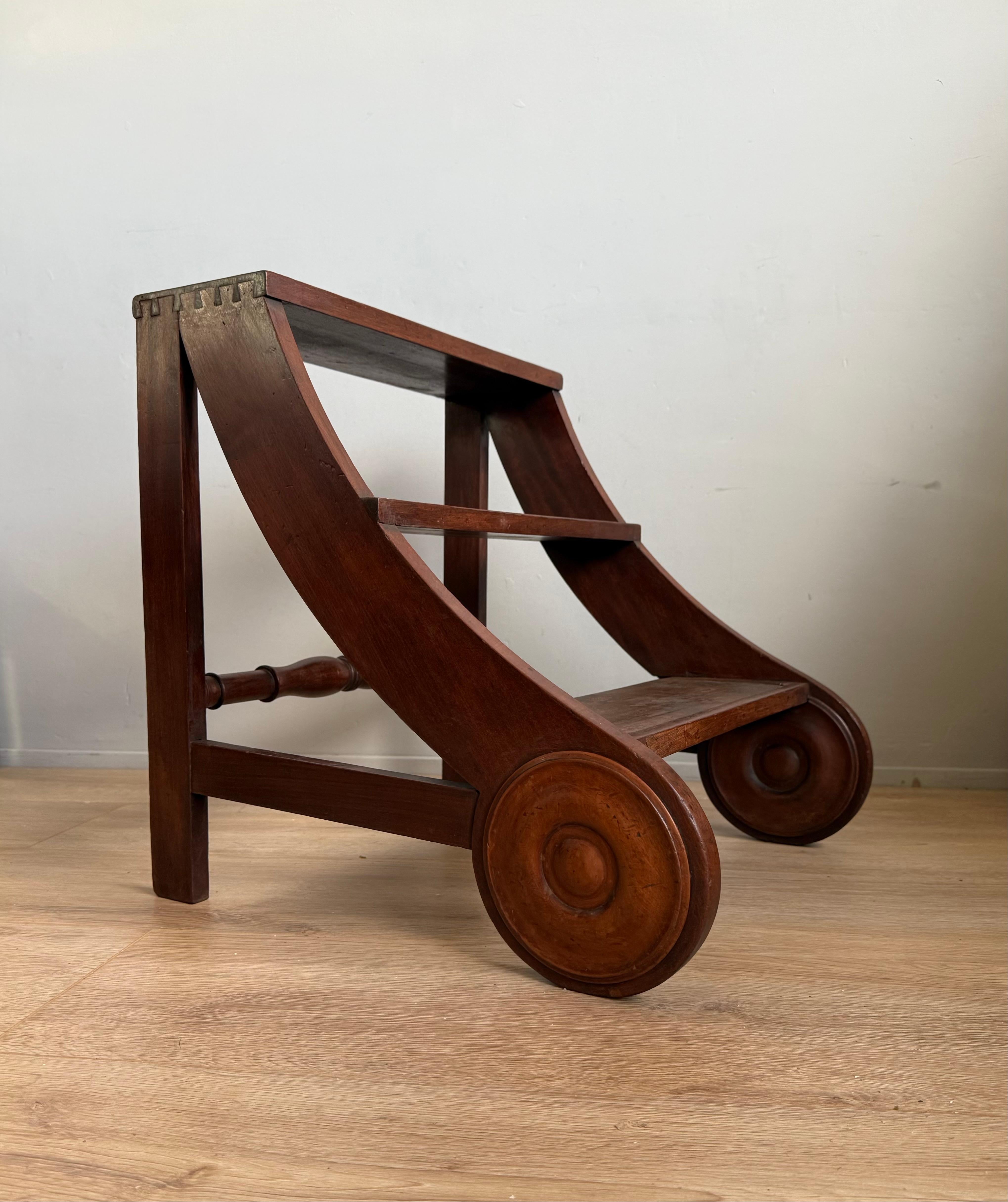 Scala per biblioteca antica e robusta in legno massiccio di teak dell'epoca tardo-vittoriana 1890 in vendita 1