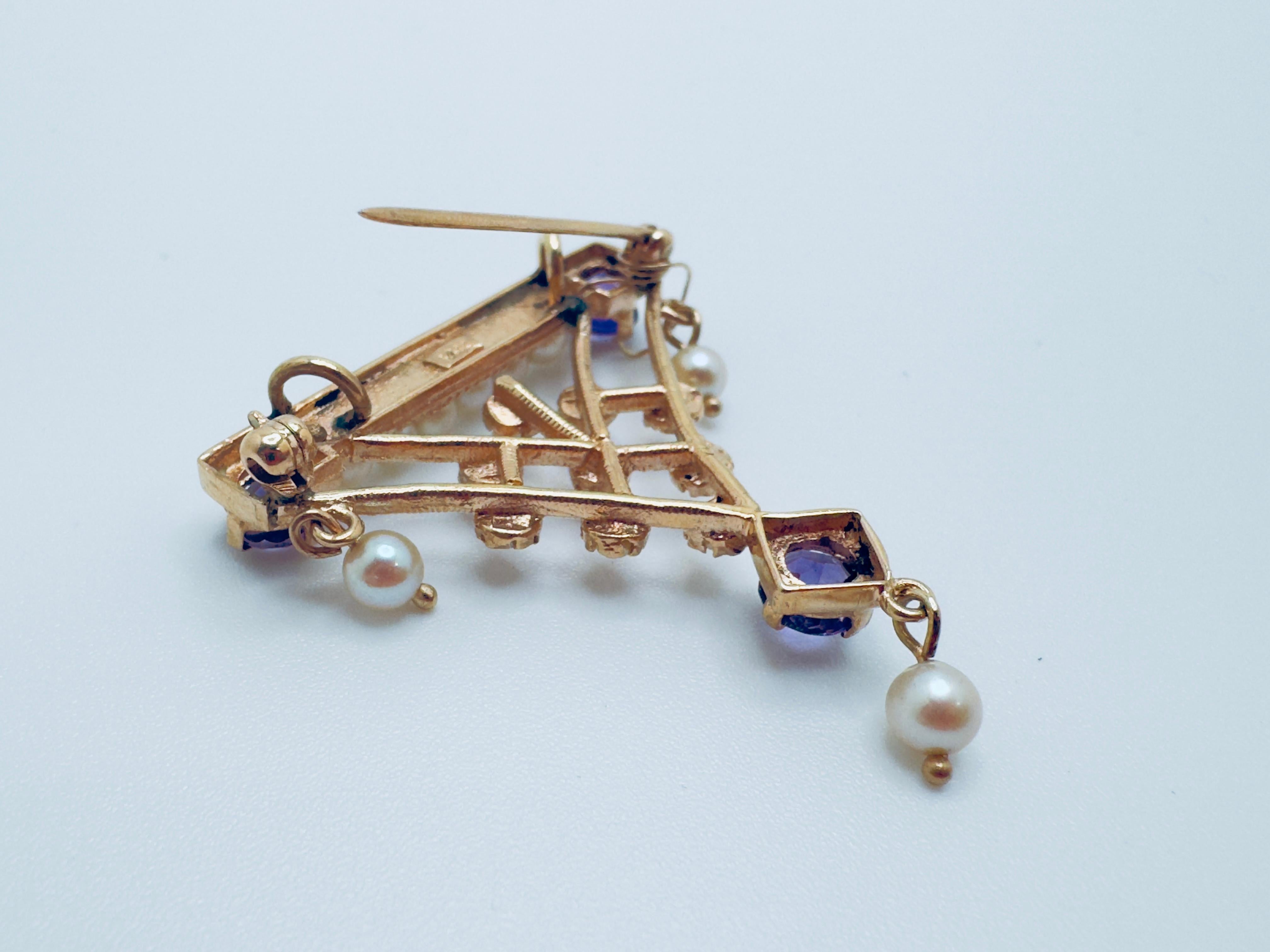 Femenino o masculino Broche de oro amarillo de 14 quilates de estilo antiguo con amatista y perla en venta
