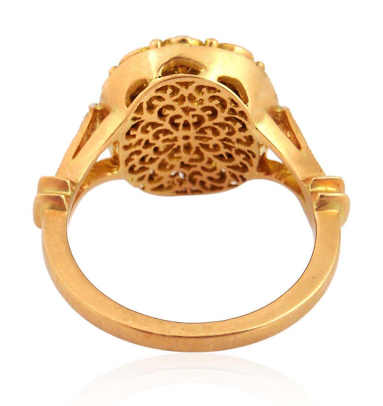 Dieser atemberaubende Ring wurde sorgfältig aus 18-karätigem Gold gefertigt und mit 1,56 Karat Diamanten von rosecut geschmückt. 

Der Ring hat die Größe 7 und kann auf Anfrage größer oder kleiner gemacht werden. 
FOLGEN  MEGHNA JEWELS Storefront,