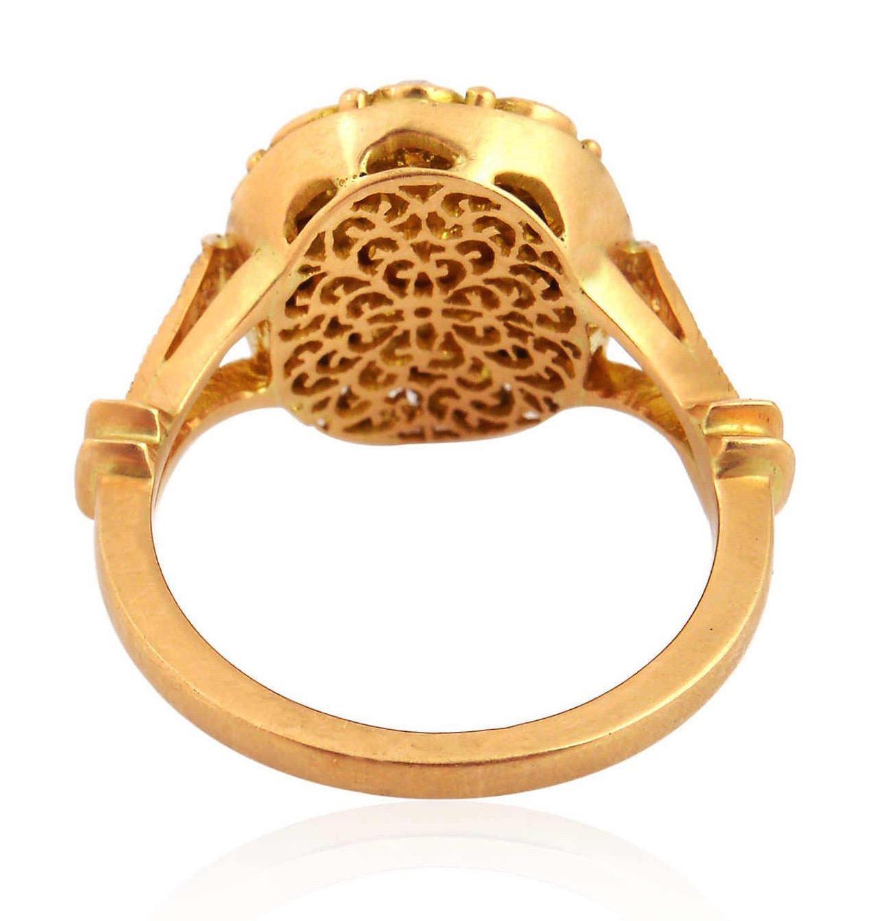 Cette magnifique bague a été méticuleusement fabriquée en or 18 carats et illuminée de diamants rocailleux de 1,56 carats. 

La bague est de taille 7 et peut être redimensionnée en plus grand ou plus petit sur demande. 
SUIVRE  La vitrine de MEGHNA