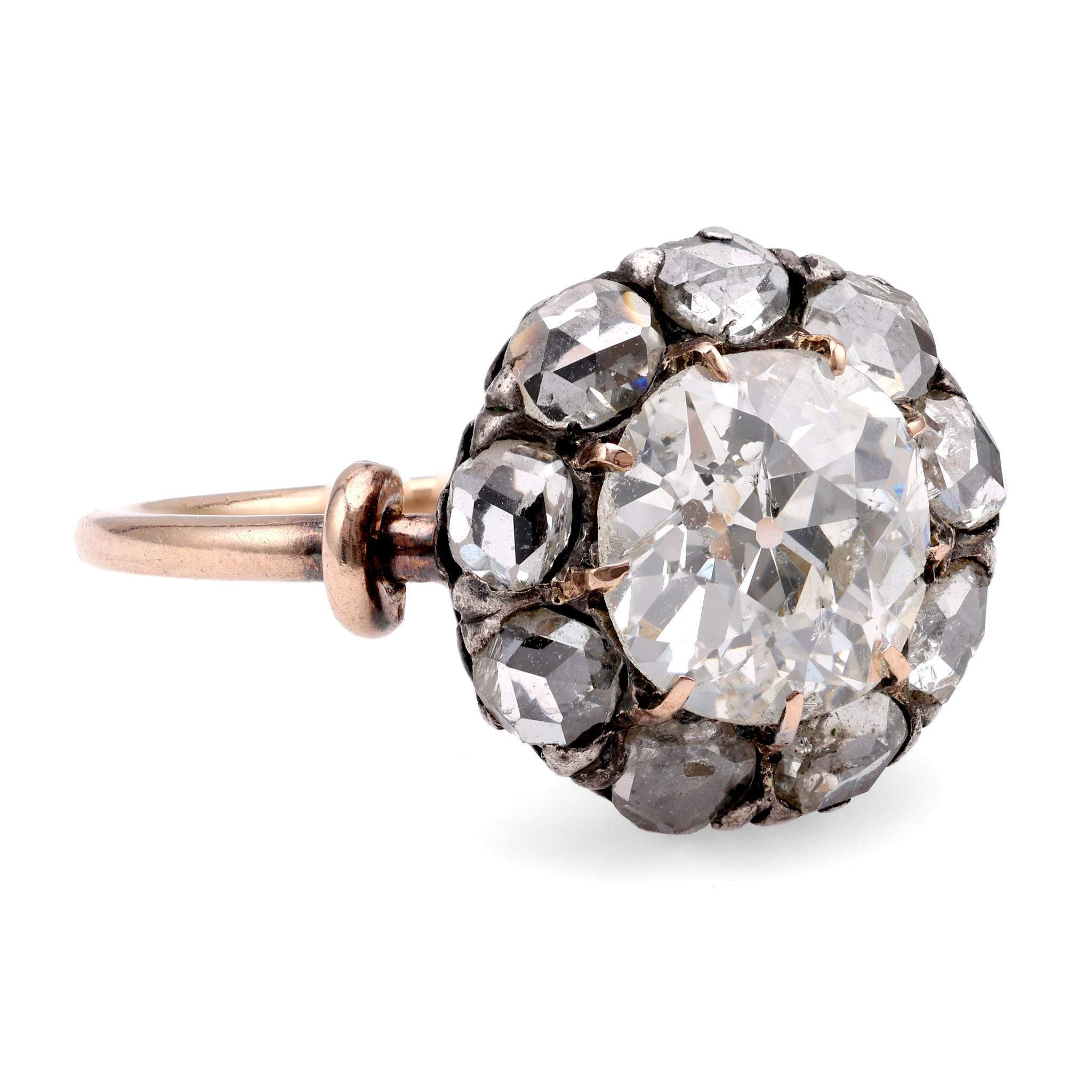 Taglio vecchia miniera Anello a grappolo in stile antico con diamante Old Mine da 1,74 carati in oro rosa 18K e argento in vendita