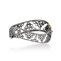 Bracelet jonc de style ancien en or 18 carats avec saphirs