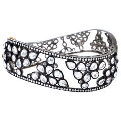 Bracelet jonc de style ancien en or 18 carats avec saphirs