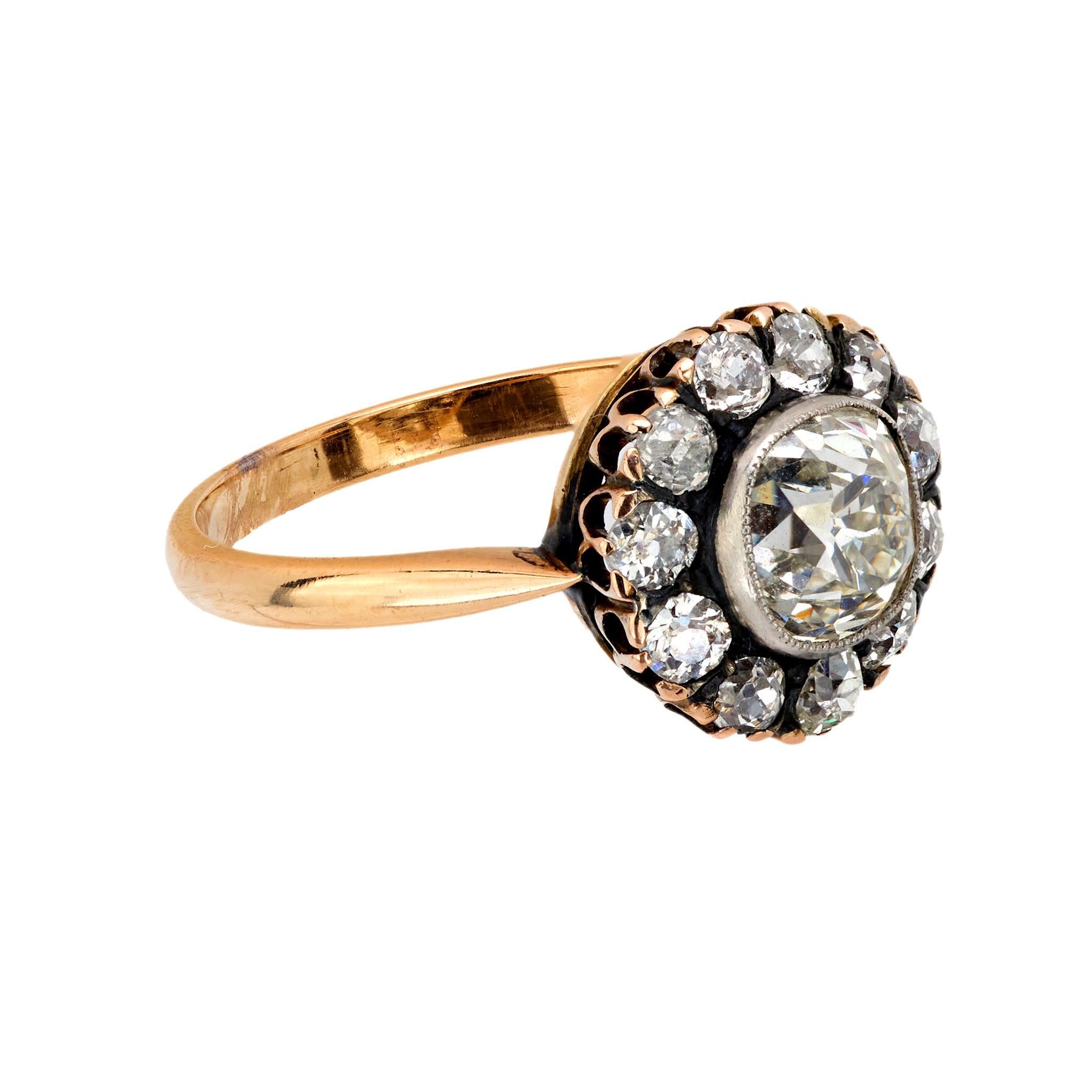 Contemporain Bague à grappes de style ancien en or 18 carats avec diamant taille vieille mine de 1,83 carat en vente