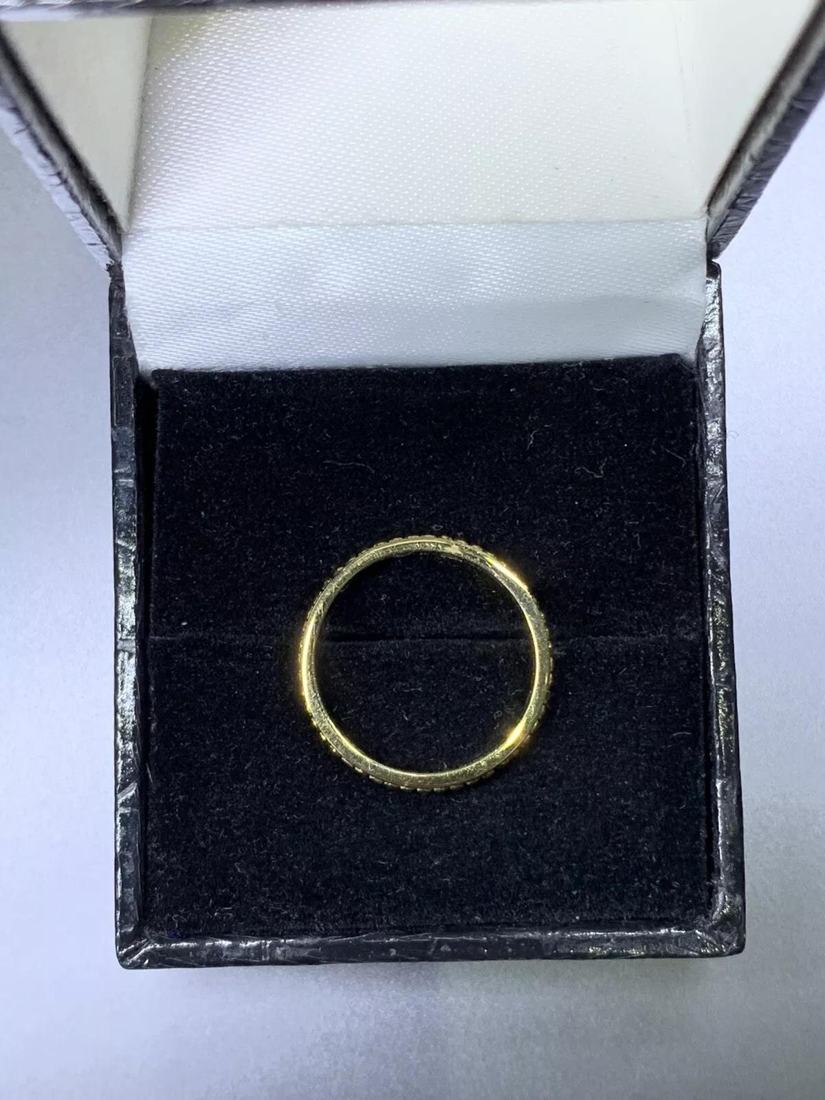 Women's or Men's Antique style 18k yellow gold wedding band. For Sale