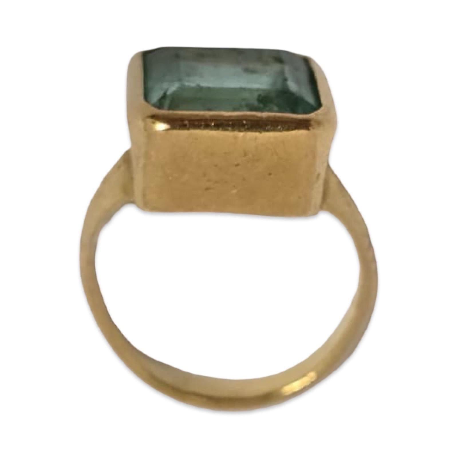 Antik-Stil 22K Gold Lünette-Set Smaragd Ring 3ct High-Karate Aussage im Zustand „Gut“ im Angebot in Miami, FL