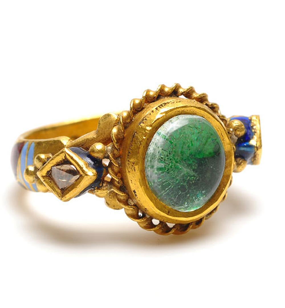 Artisan Antique Style 22k yellow Gold Emerald Ring With Diamonds For Sale