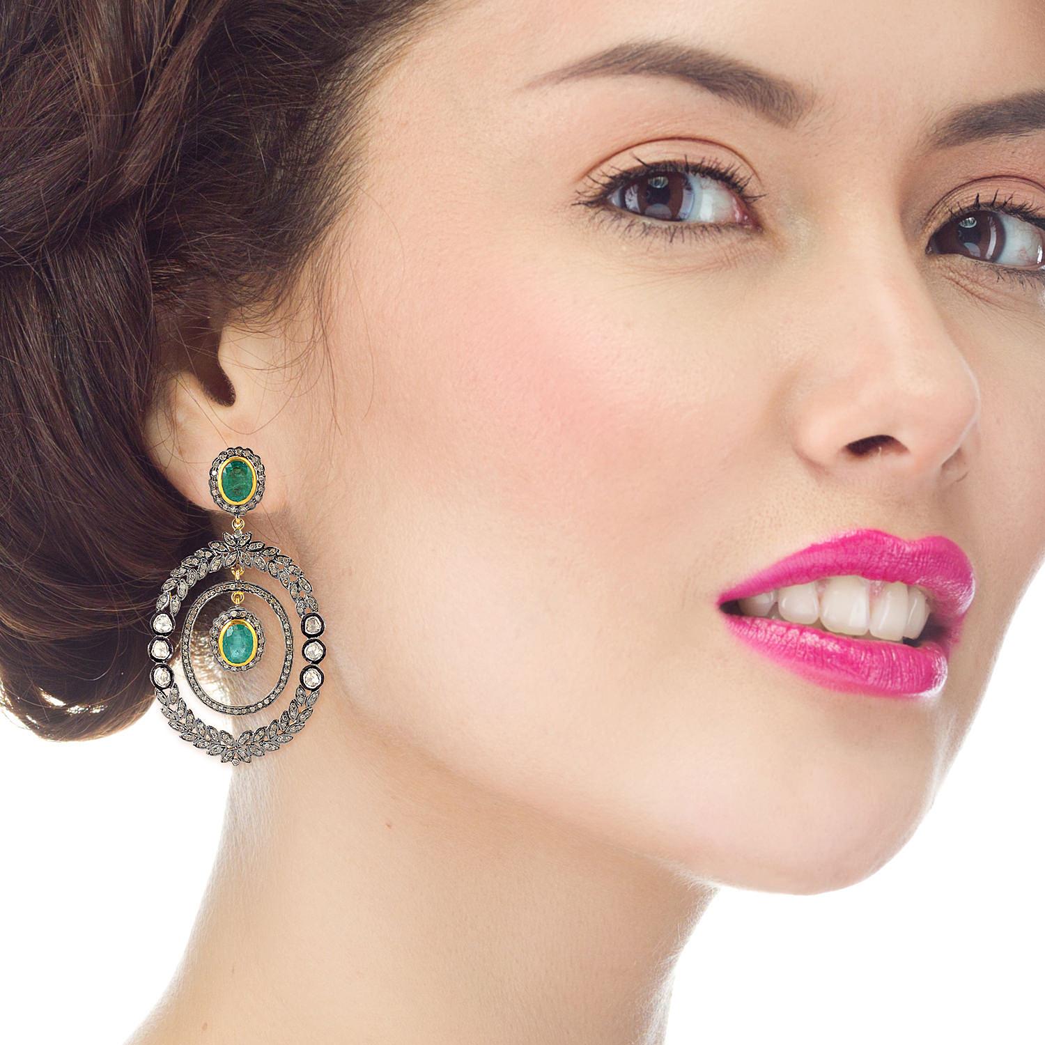 Artisan Boucles d'oreilles de style ancien avec diamants taille rose et émeraude de 6,11 carats en vente