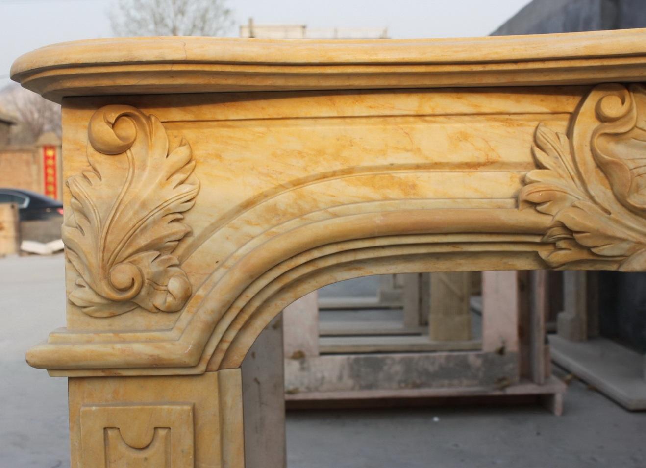 Measures: 
Width 139 cm
depth 30 cm
Height 110 cm
Opening 99 x 81 (H) cm


Composition 
Carved cream marble

Period style.



Finely carved antique style fire surround

N.B. very heavy!
