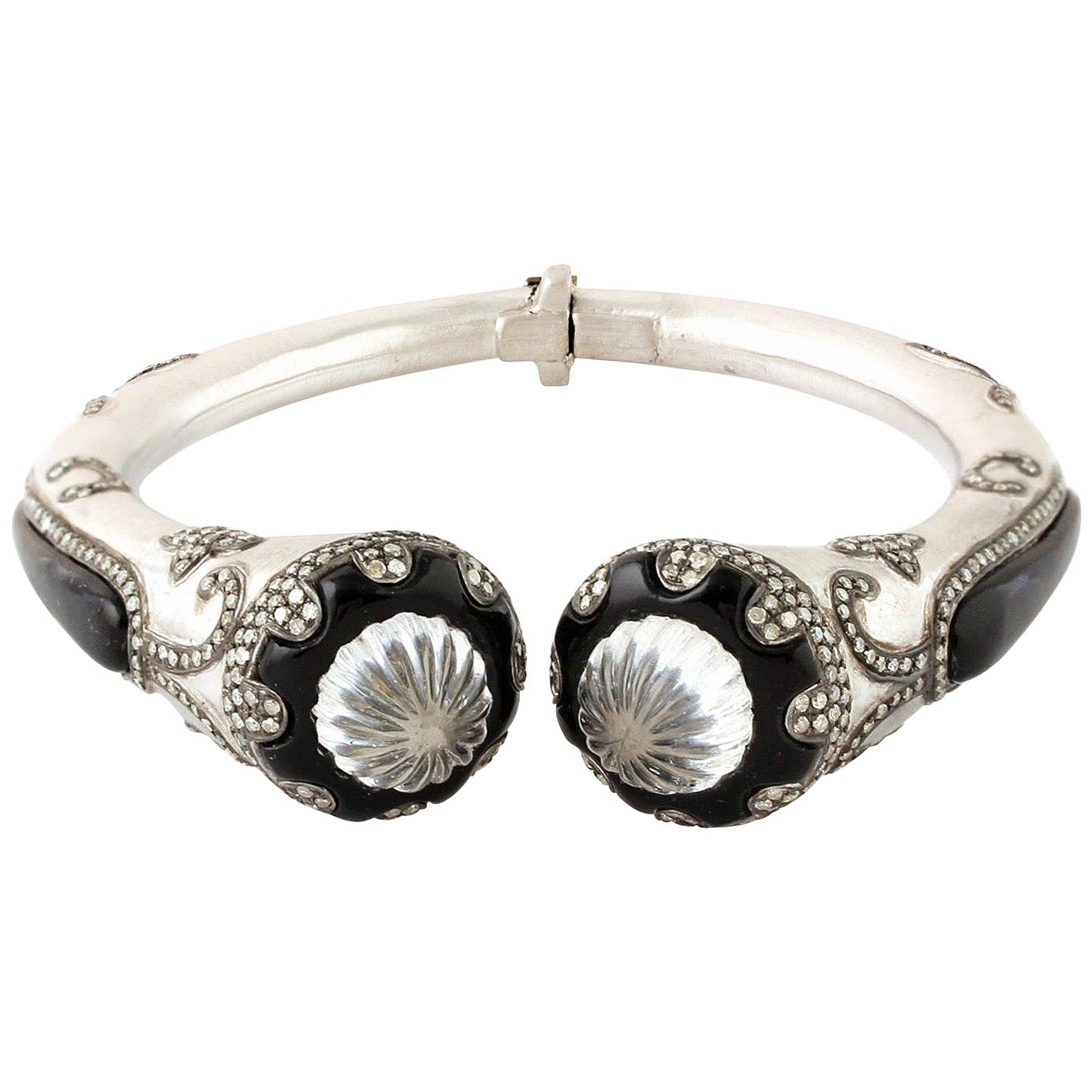 Bracciale antico in quarzo intagliato con diamanti e onice nera