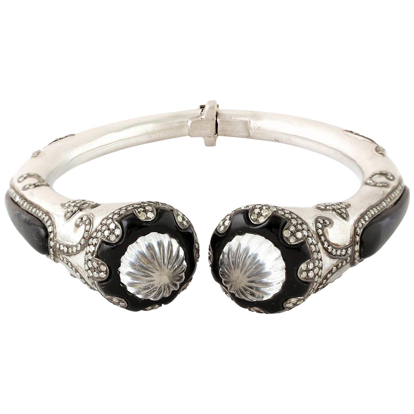 Bracelet de style antique en quartz sculpté, onyx noir et diamants