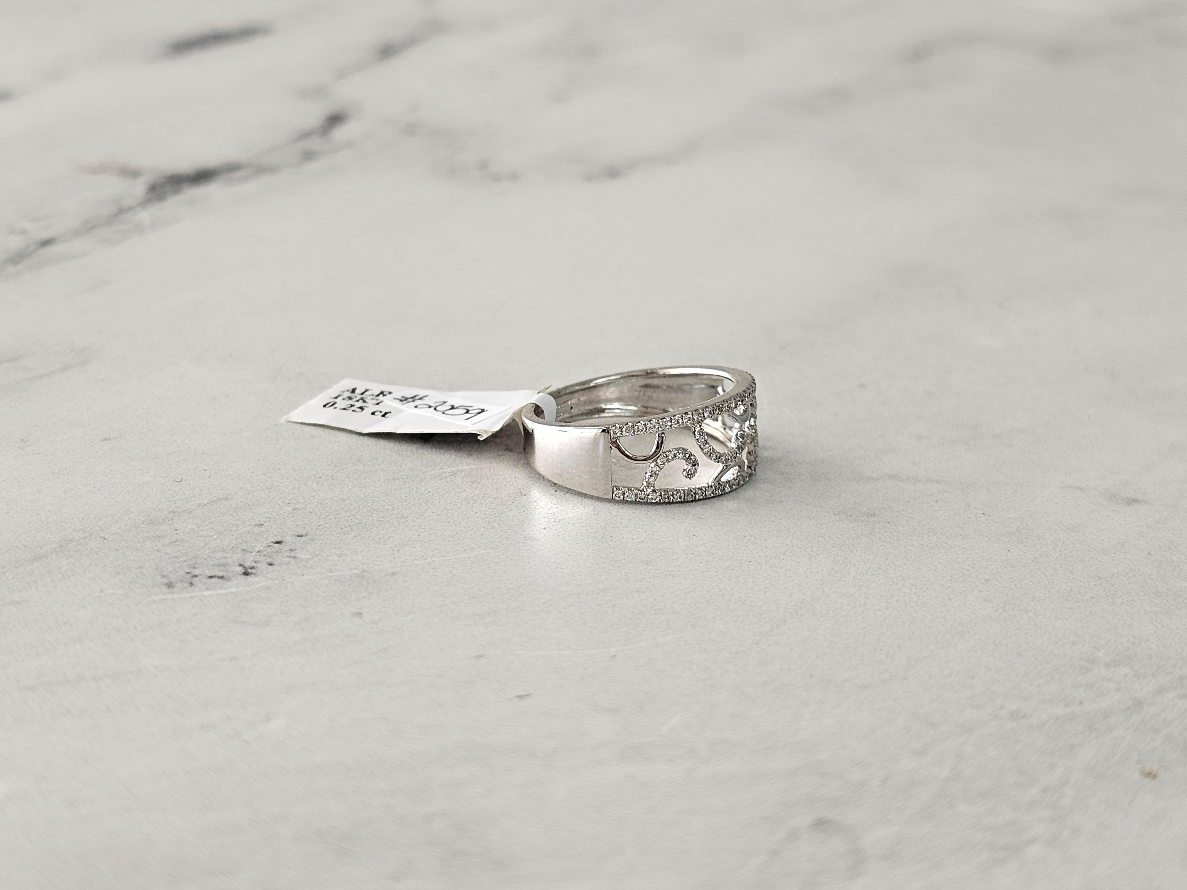 Women's or Men's Antique Style Diamond Ring 18k White Gold For Sale