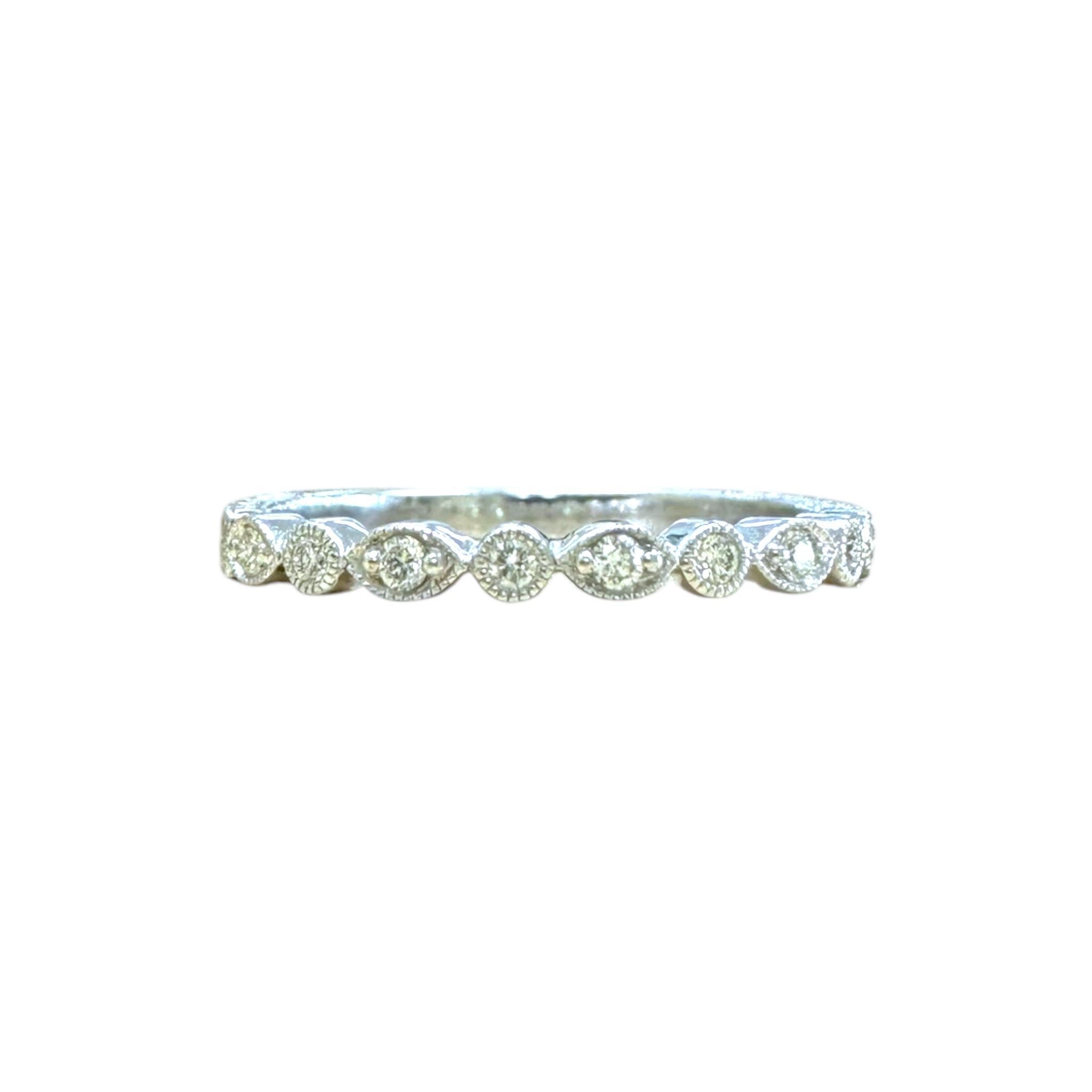 Alliance de style ancien en or blanc 14 carats avec diamants gravés Excellent état - En vente à Montgomery, AL