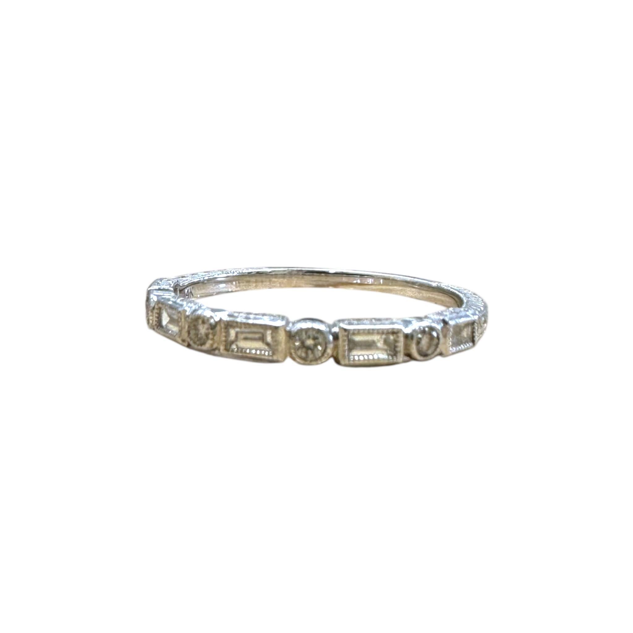 Alliance de style ancien en or blanc 14 carats avec diamants gravés Pour femmes en vente