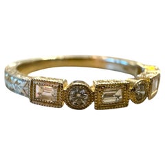 Alliance de style ancien en or jaune 14 carats avec diamants gravés
