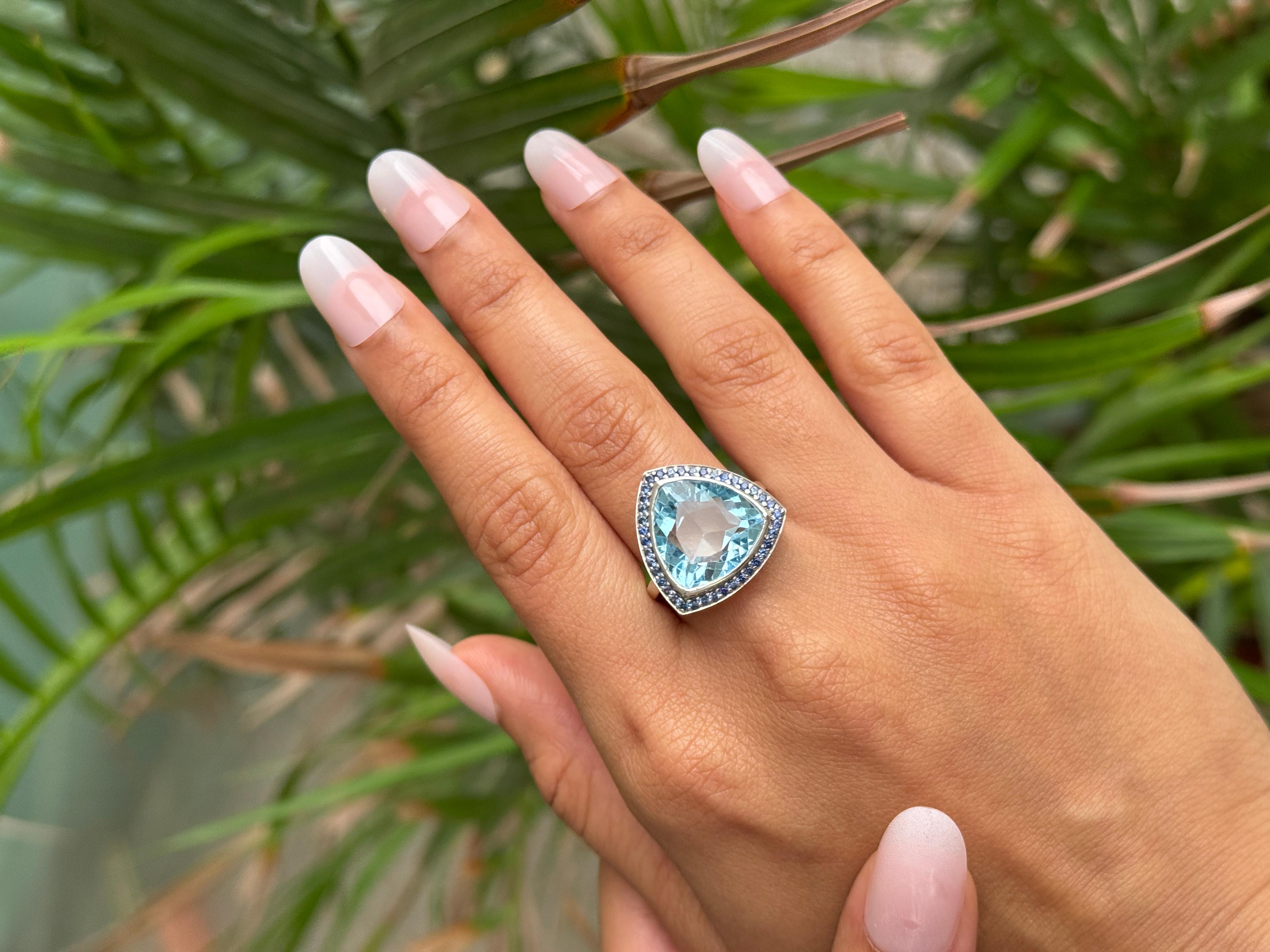 En vente :  Bague cocktail en argent de style ancien avec trillion facetté de topaze naturelle et de saphir 8