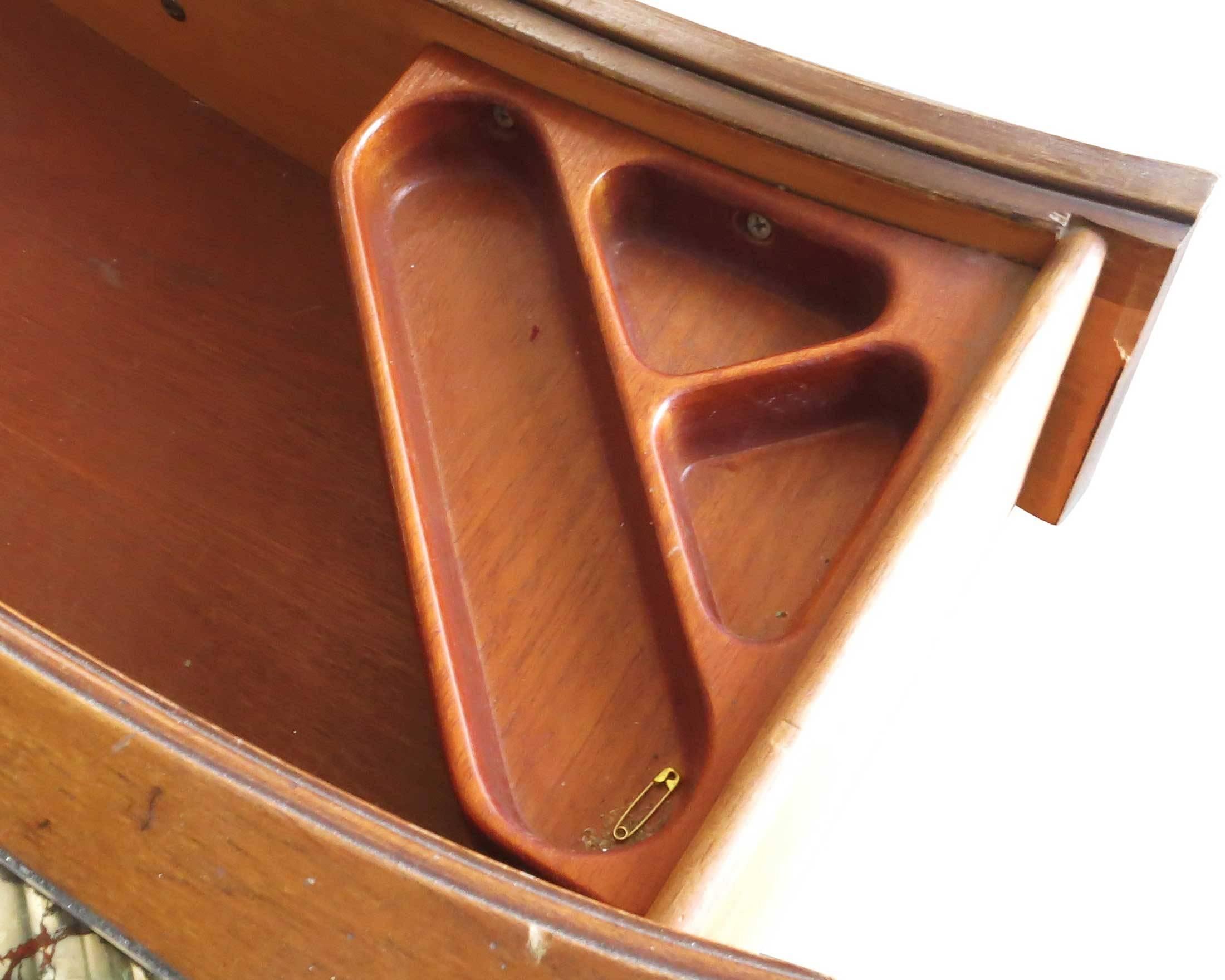 Antique Style French Provincial Dresser Console by RWAY In Excellent Condition In Van Nuys, CA