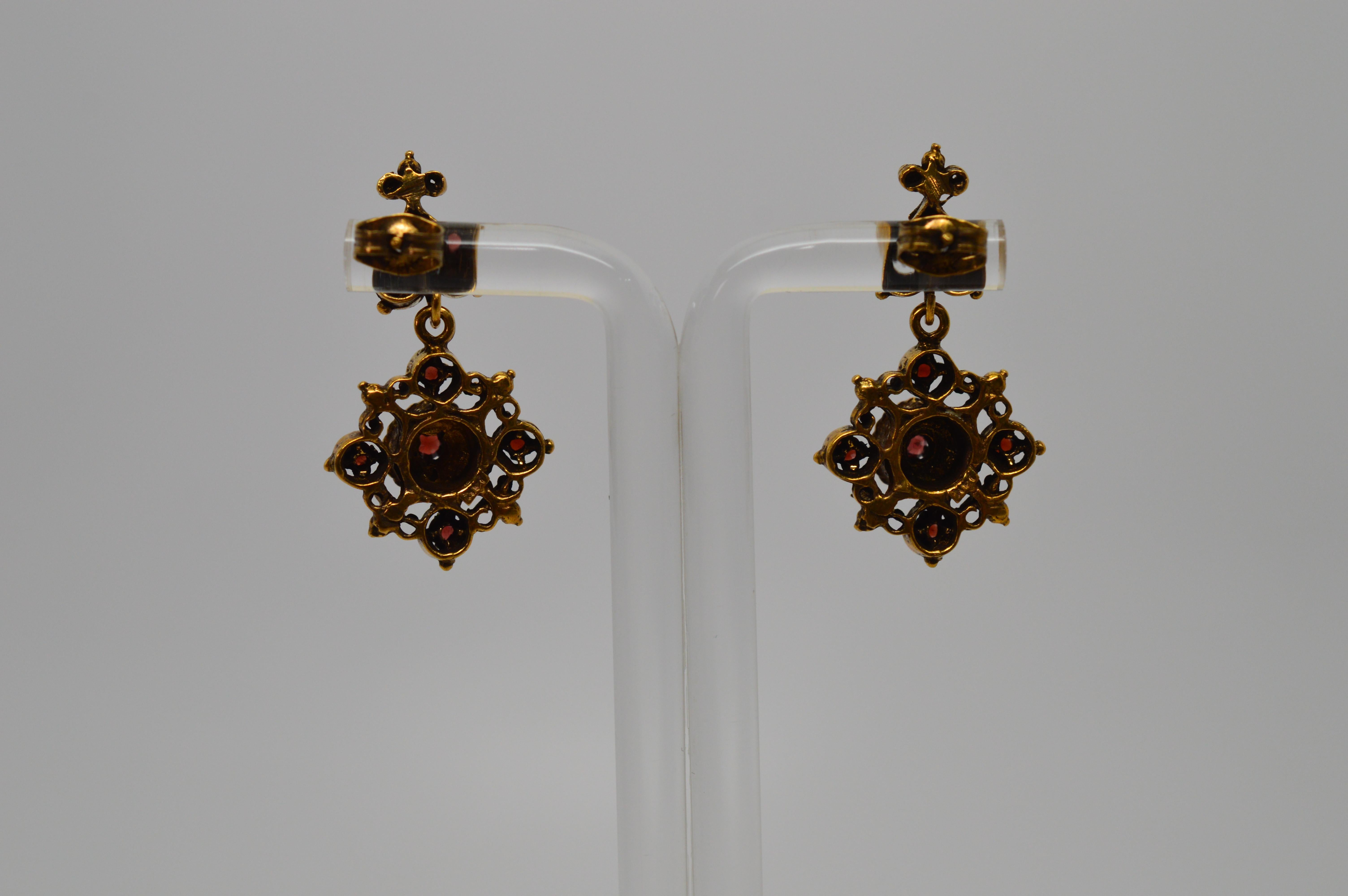 Victorian Style Garnet Yellow Gold Medallion Drop Earrings In Excellent Condition For Sale In Mount Kisco, NY