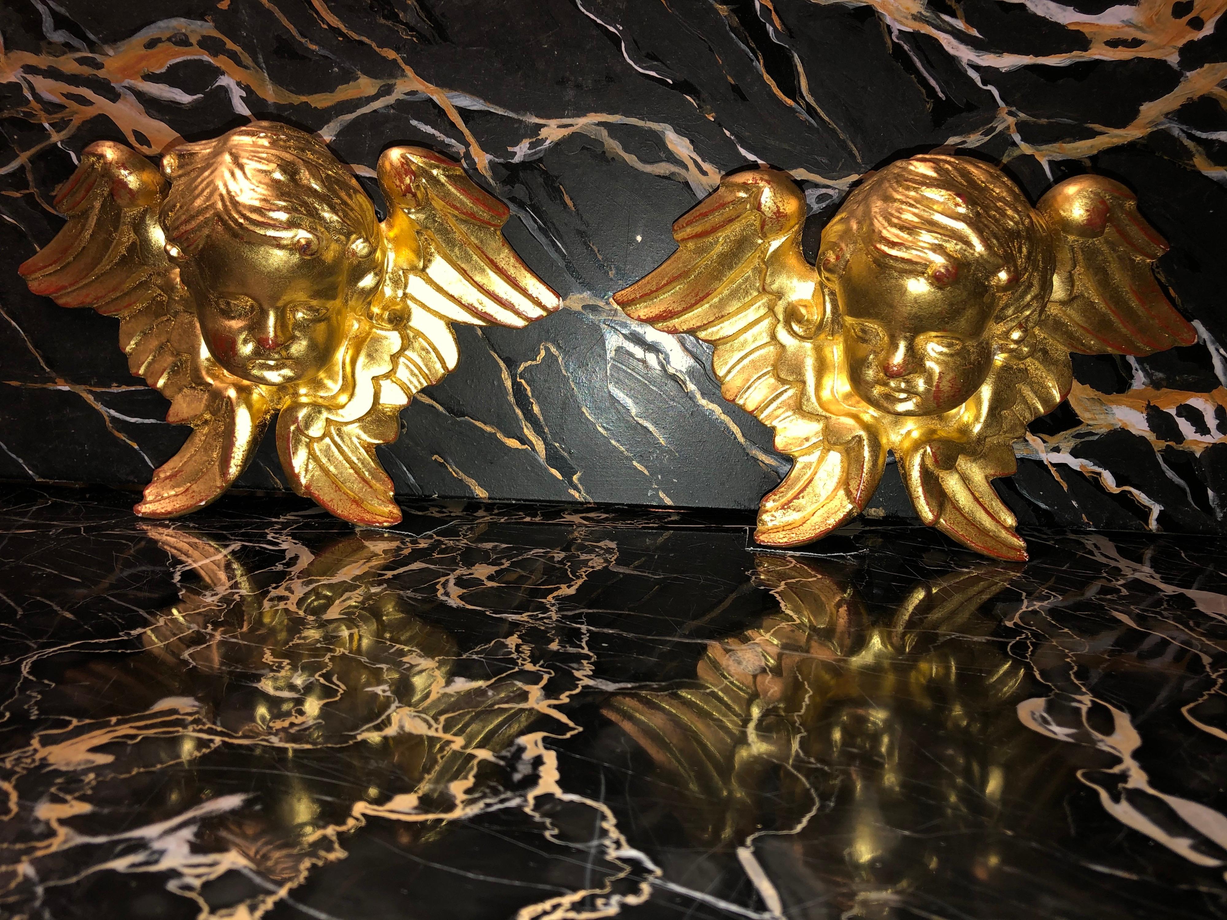Antique Style Giltwood Pair of Small Sculpted Wood Winged Angels For Sale 5