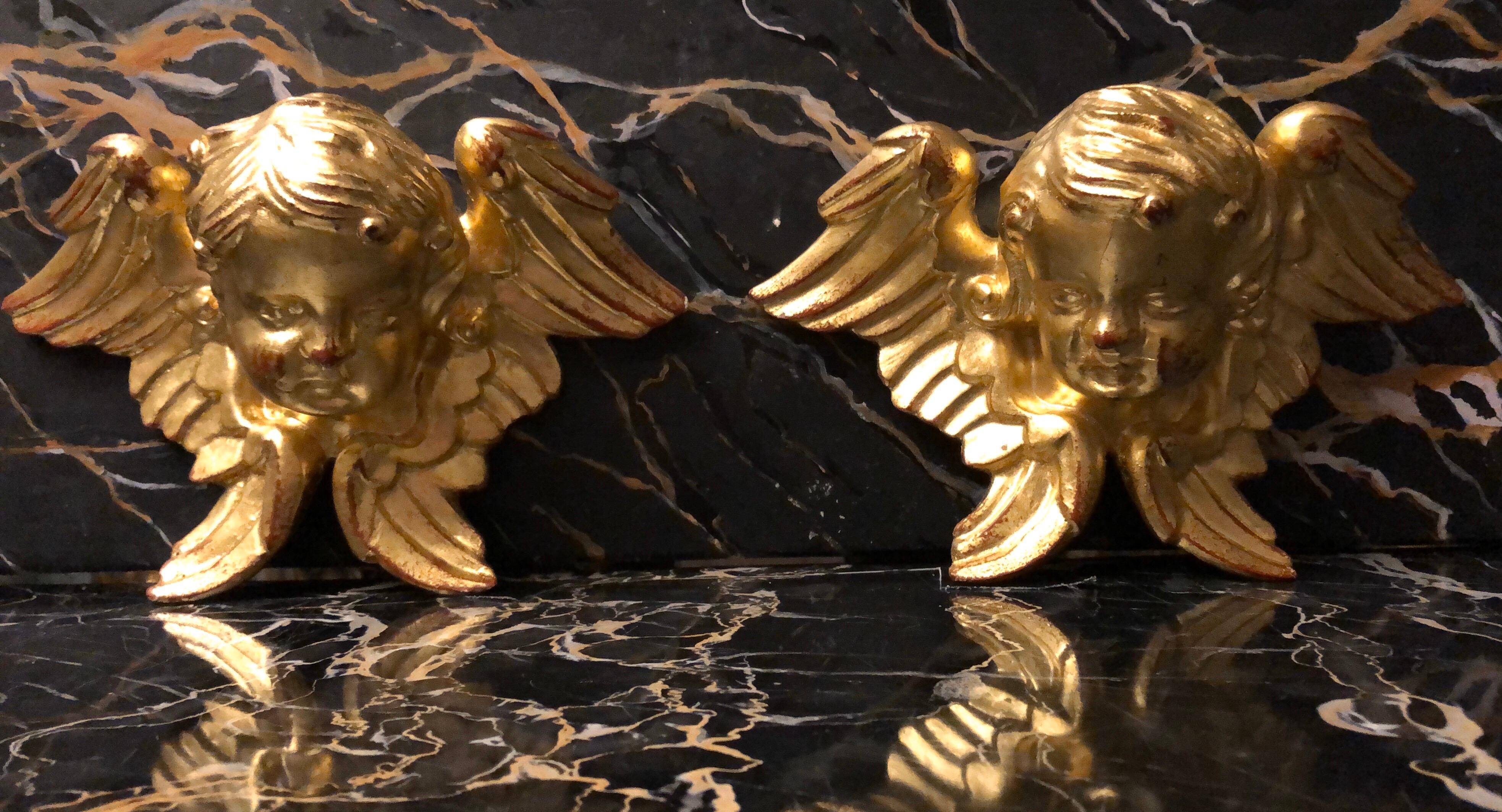 Antique Style Giltwood Pair of Small Sculpted Wood Winged Angels For Sale 7