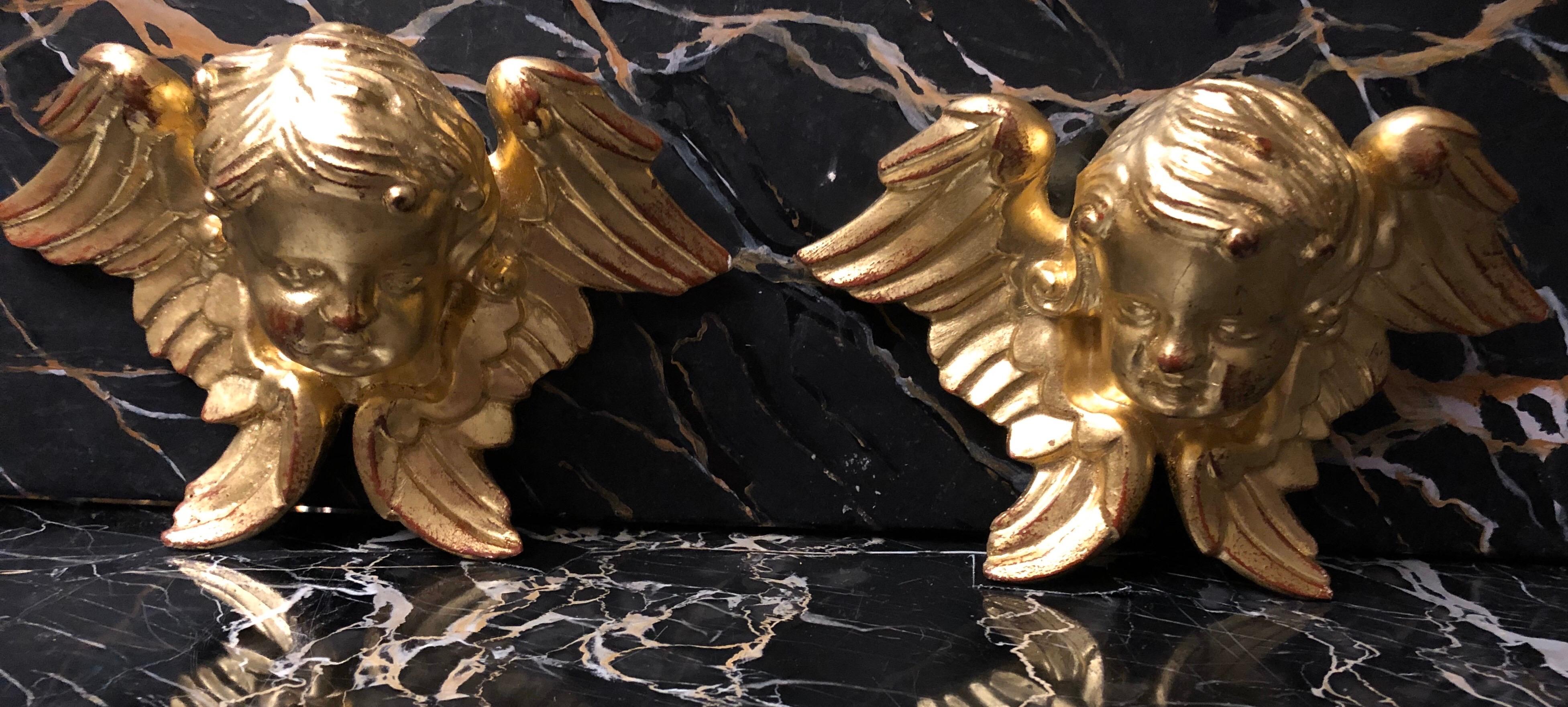 Late 20th Century Antique Style Giltwood Pair of Small Sculpted Wood Winged Angels For Sale