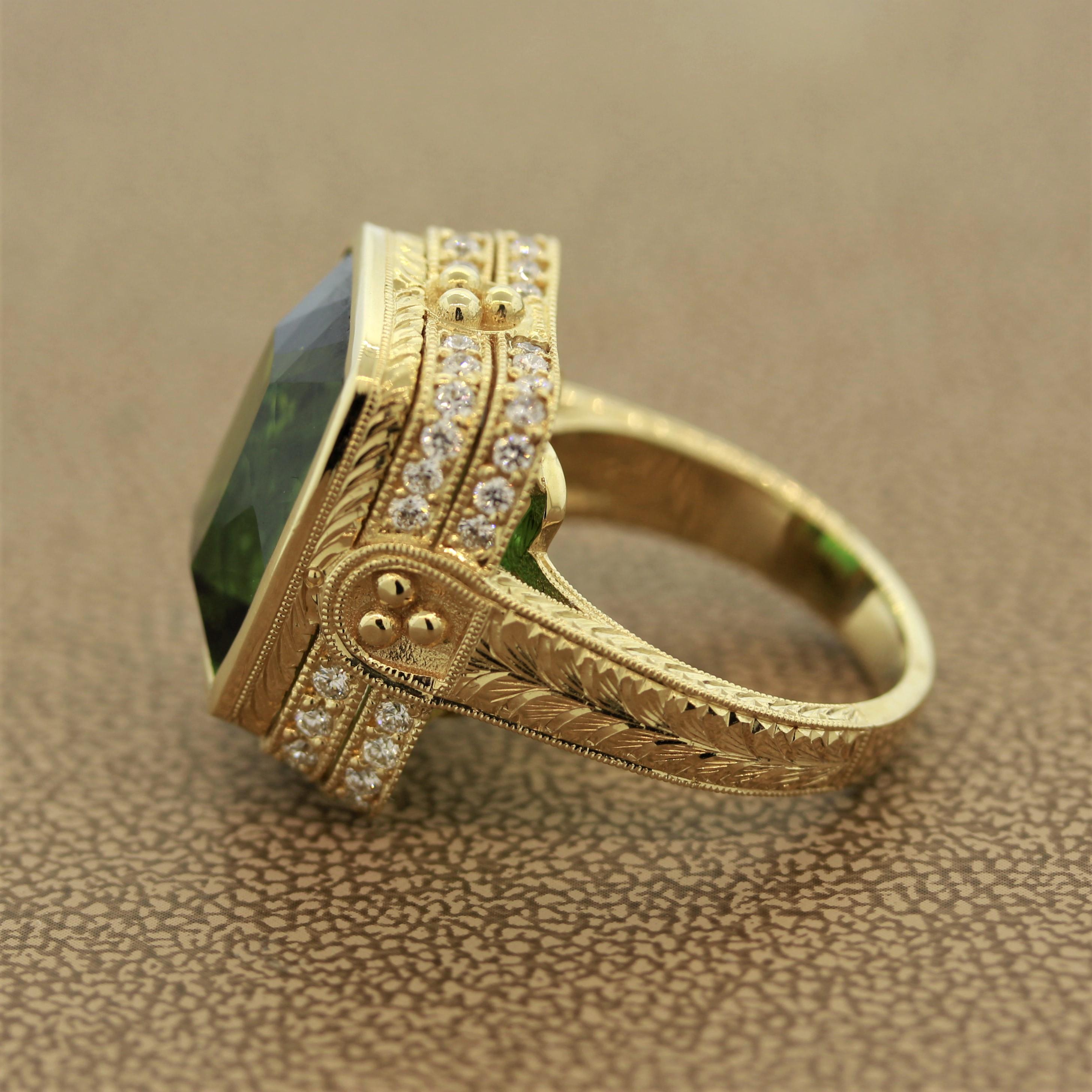 Bague cocktail en or et diamants avec tourmaline verte de style ancien Neuf - En vente à Beverly Hills, CA