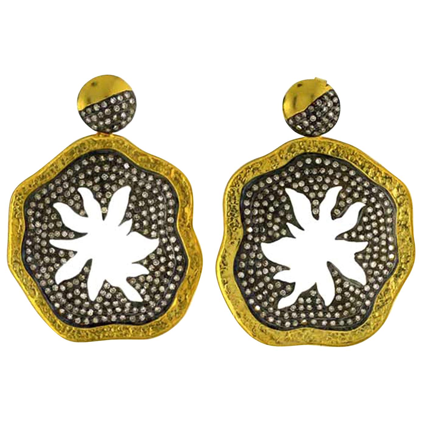 Antique Style Hammered 18 Karat Gold Palm 3.63 Carat Diamond Earrings For Sale