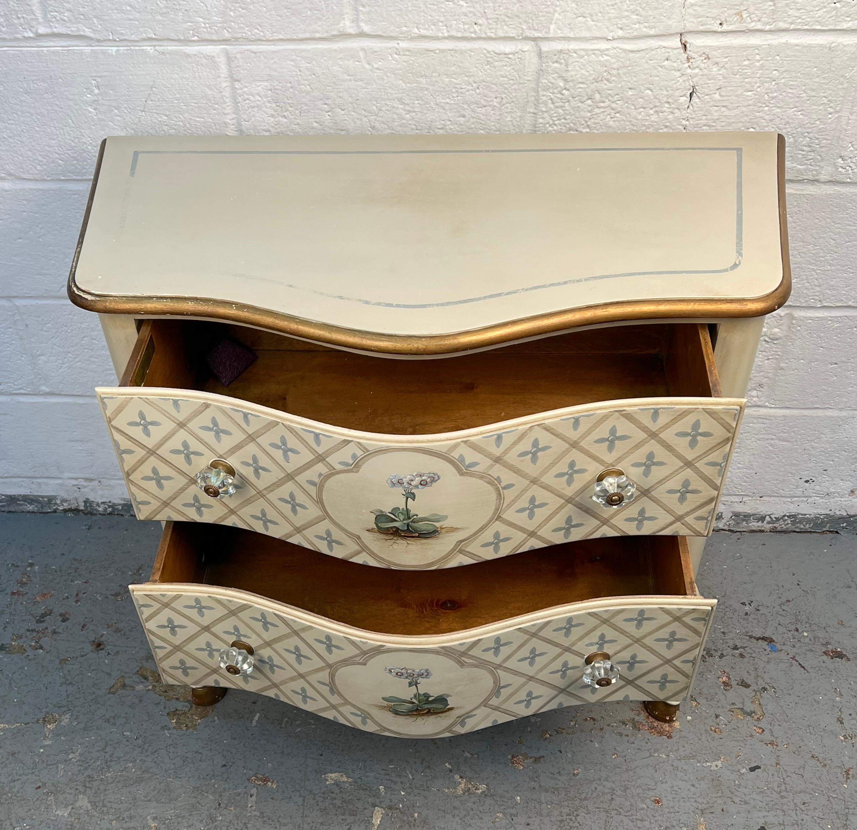 Commode rococo florale peinte à la main, de style ancien en vente 4