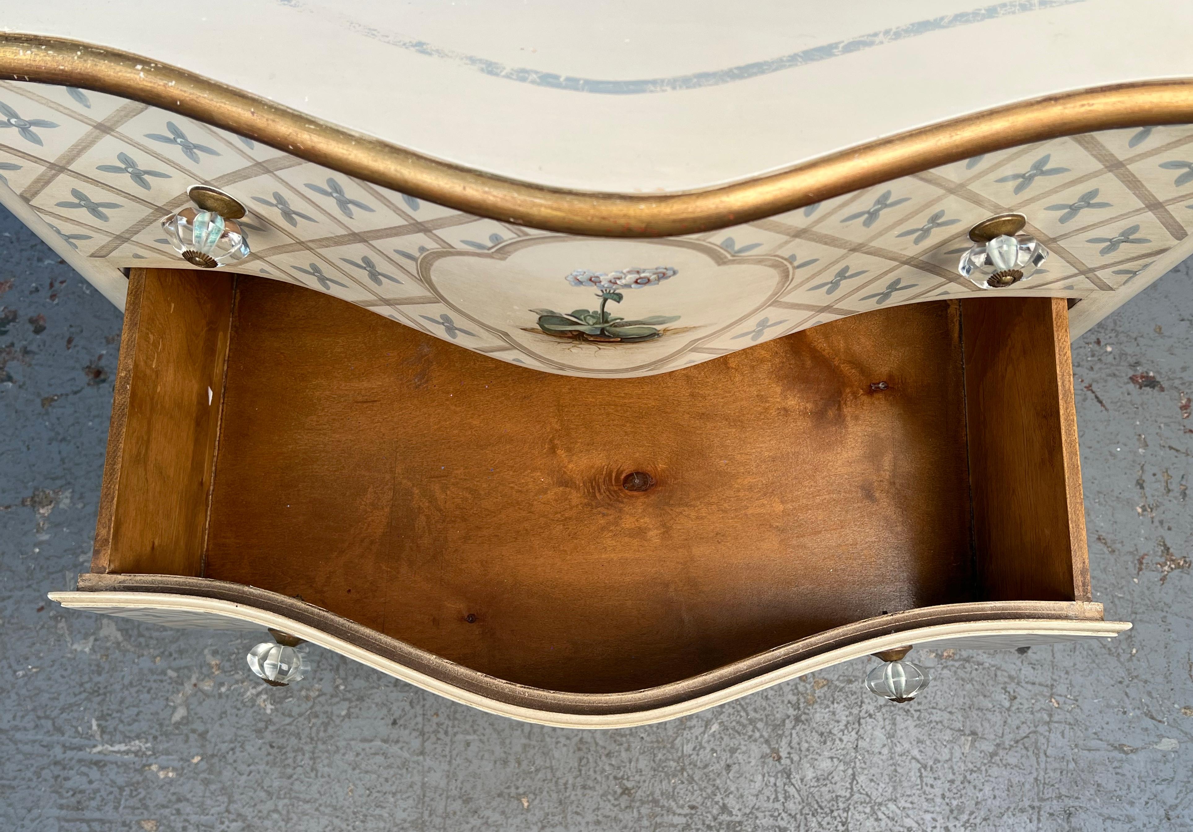 Commode rococo florale peinte à la main, de style ancien en vente 6