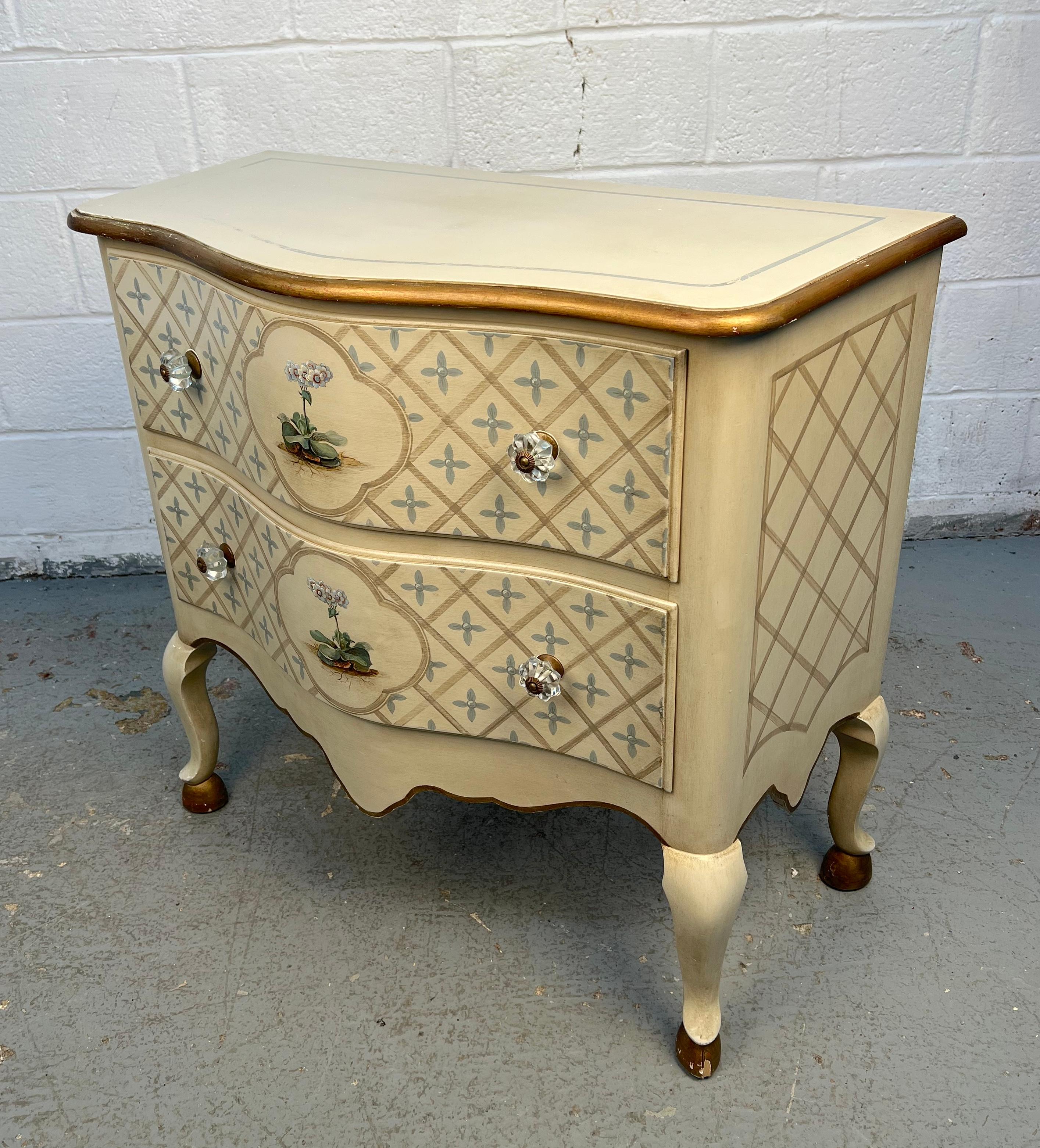 Commode rococo florale peinte à la main, de style ancien en vente 2