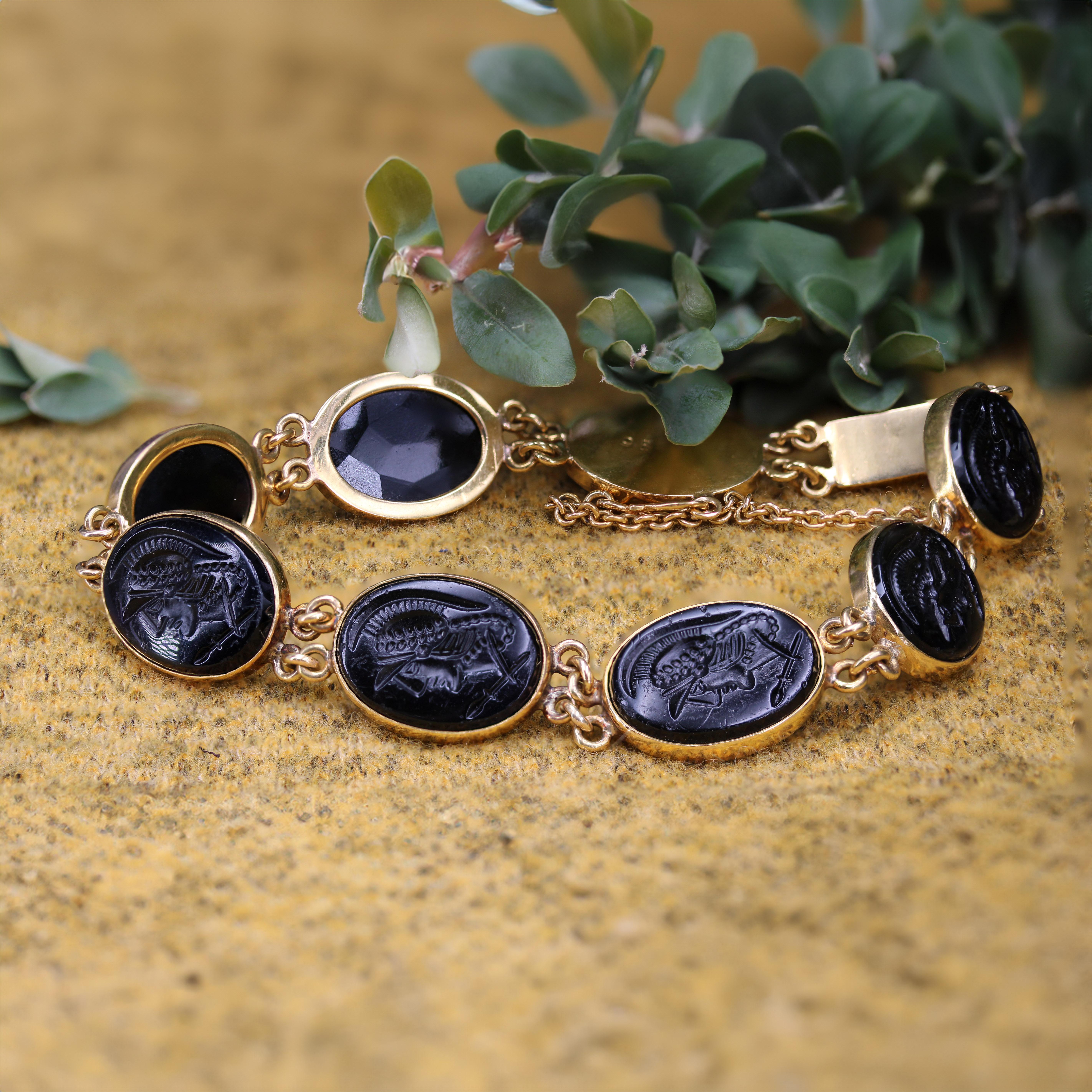 Antikes Armband aus 14 Karat Gelbgold mit Helmen und Krieger-Intaglios im antiken Stil im Angebot 4
